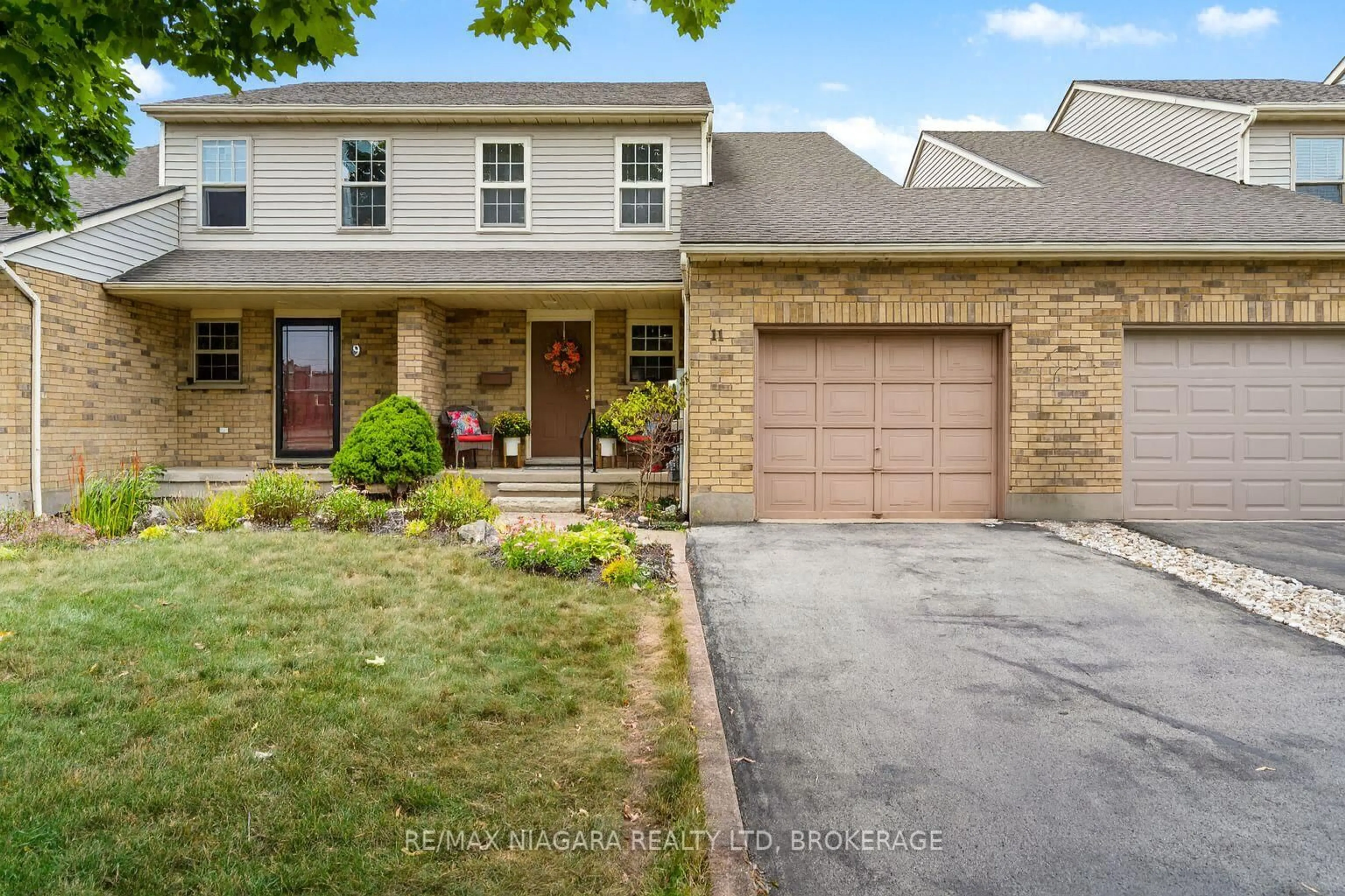 Home with brick exterior material, street for 11 Terrama Crt, St. Catharines Ontario L2S 3X1