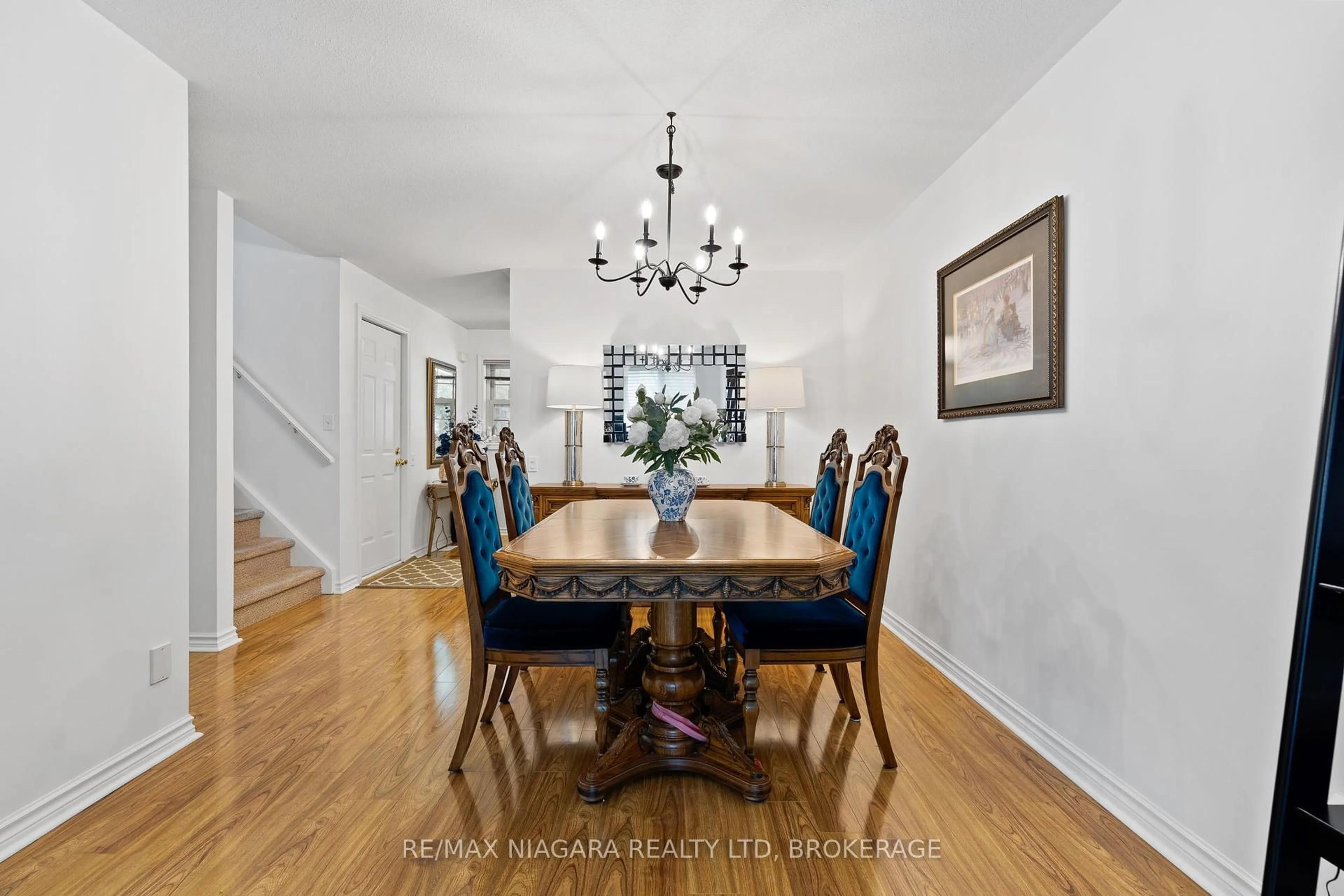 Dining room, wood/laminate floor for 11 Terrama Crt, St. Catharines Ontario L2S 3X1