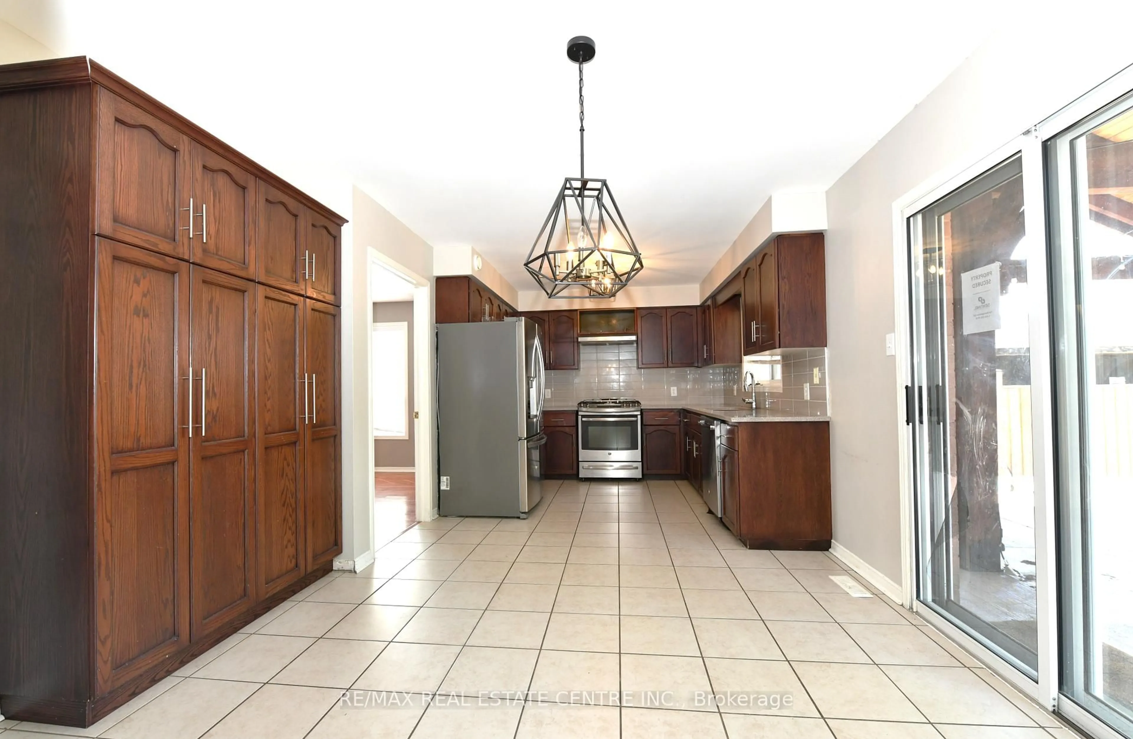 Open concept kitchen, ceramic/tile floor for 6 SHADYRIDGE Pl, Kitchener Ontario N2N 3J1