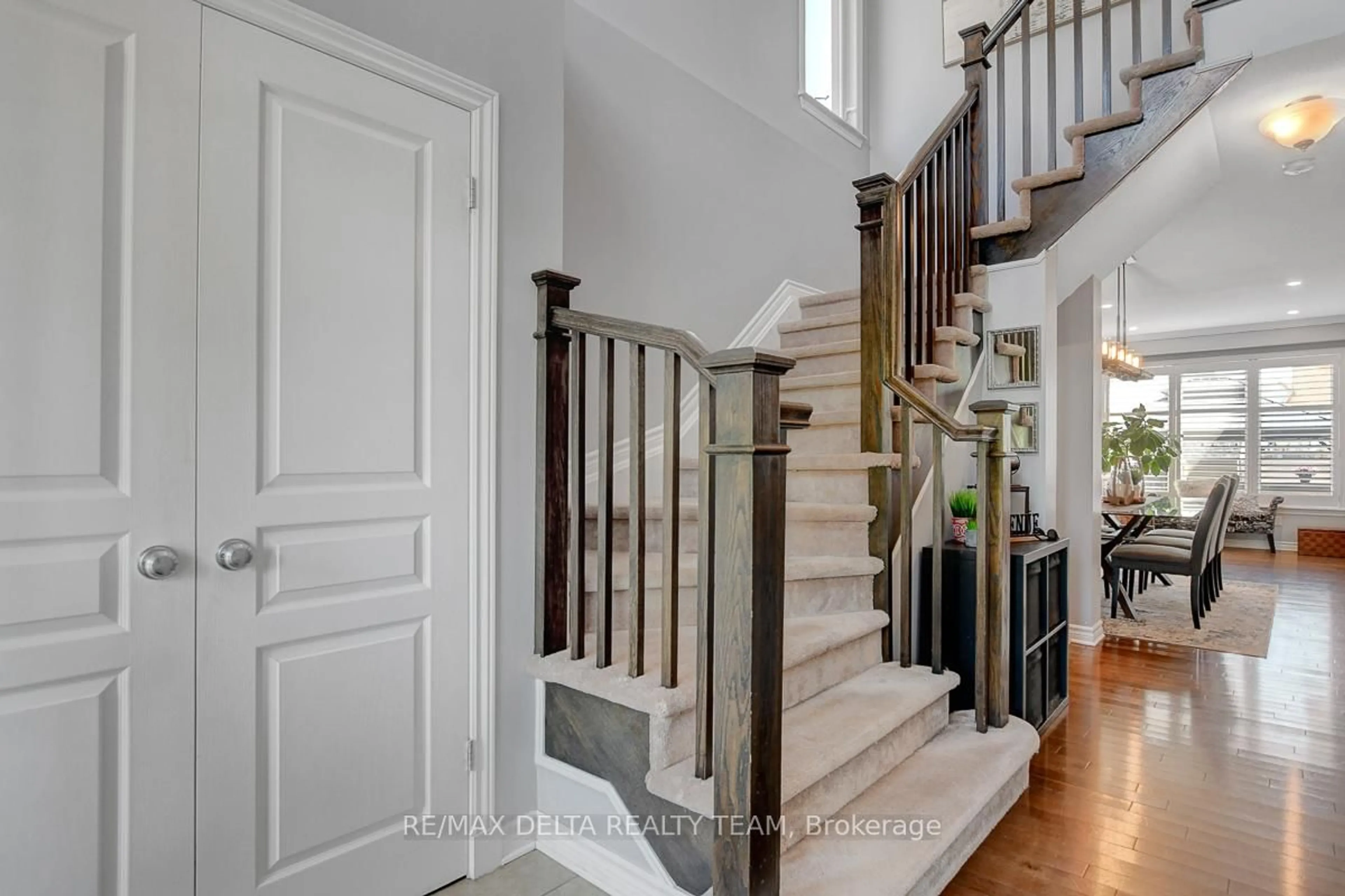 Indoor entryway for 1916 Montmere Ave, Ottawa Ontario K4A 0E7