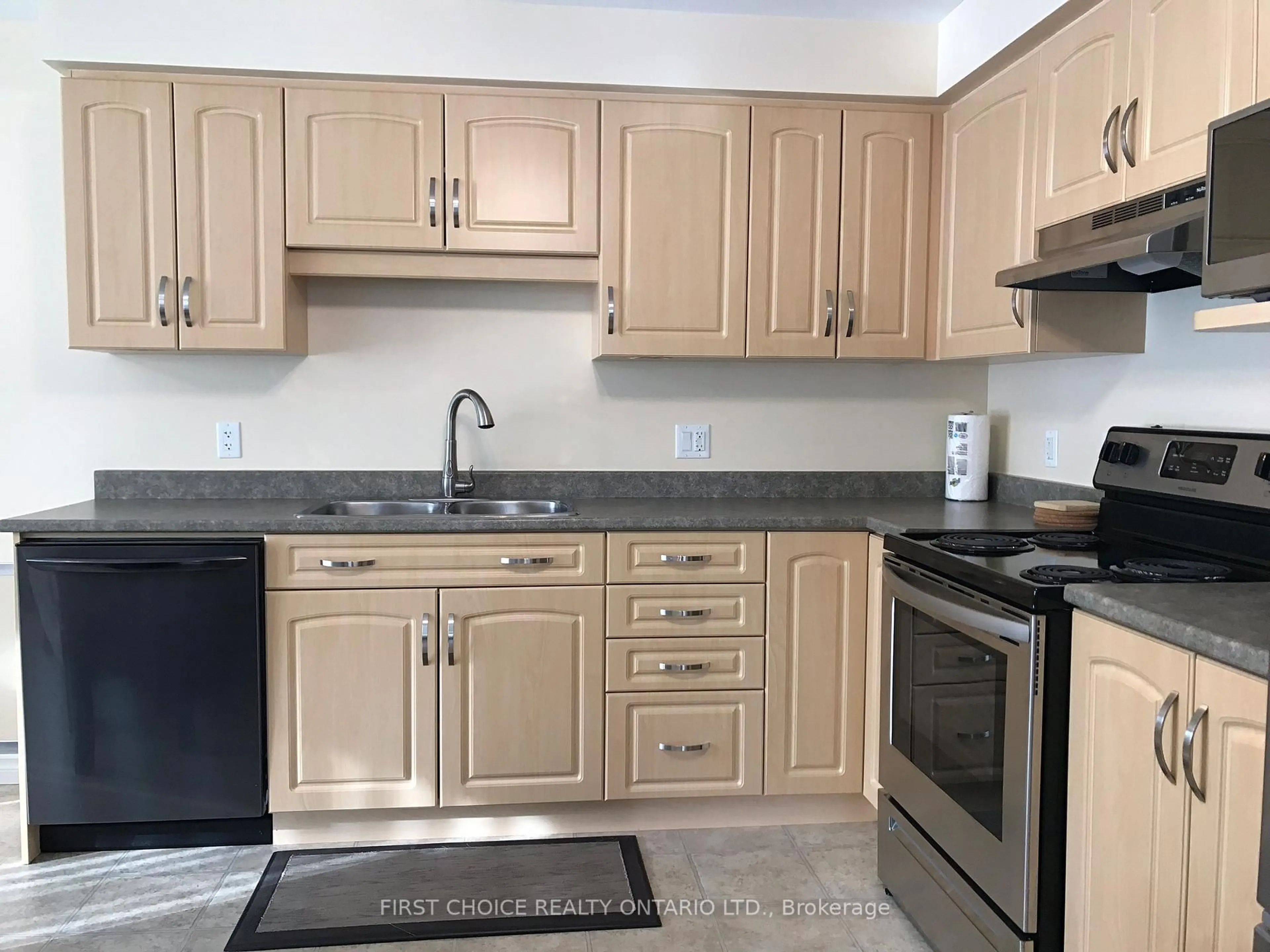 Standard kitchen, unknown for 1547 Vercheres St, Ottawa Ontario K1C 7C7