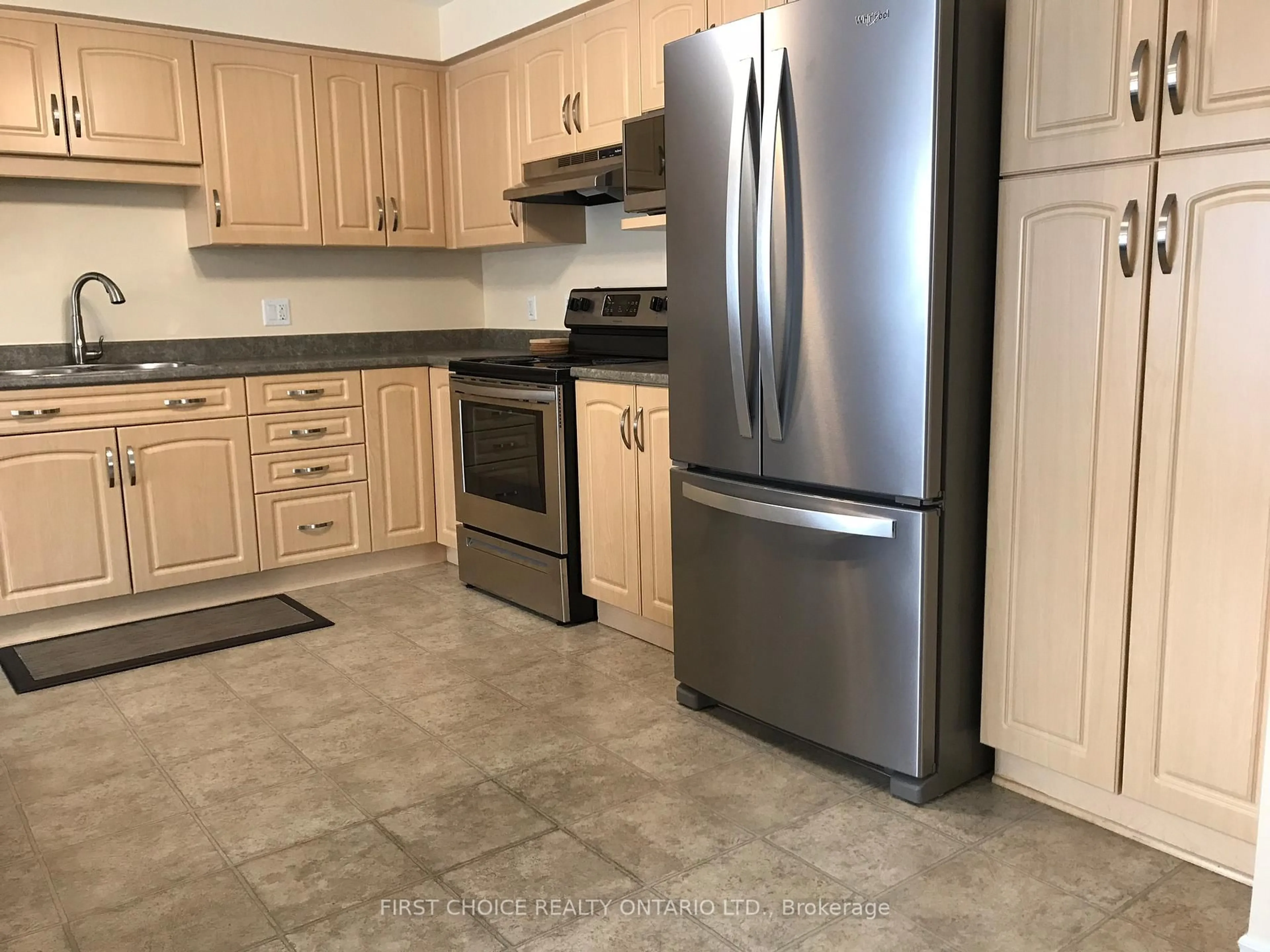 Standard kitchen, unknown for 1547 Vercheres St, Ottawa Ontario K1C 7C7