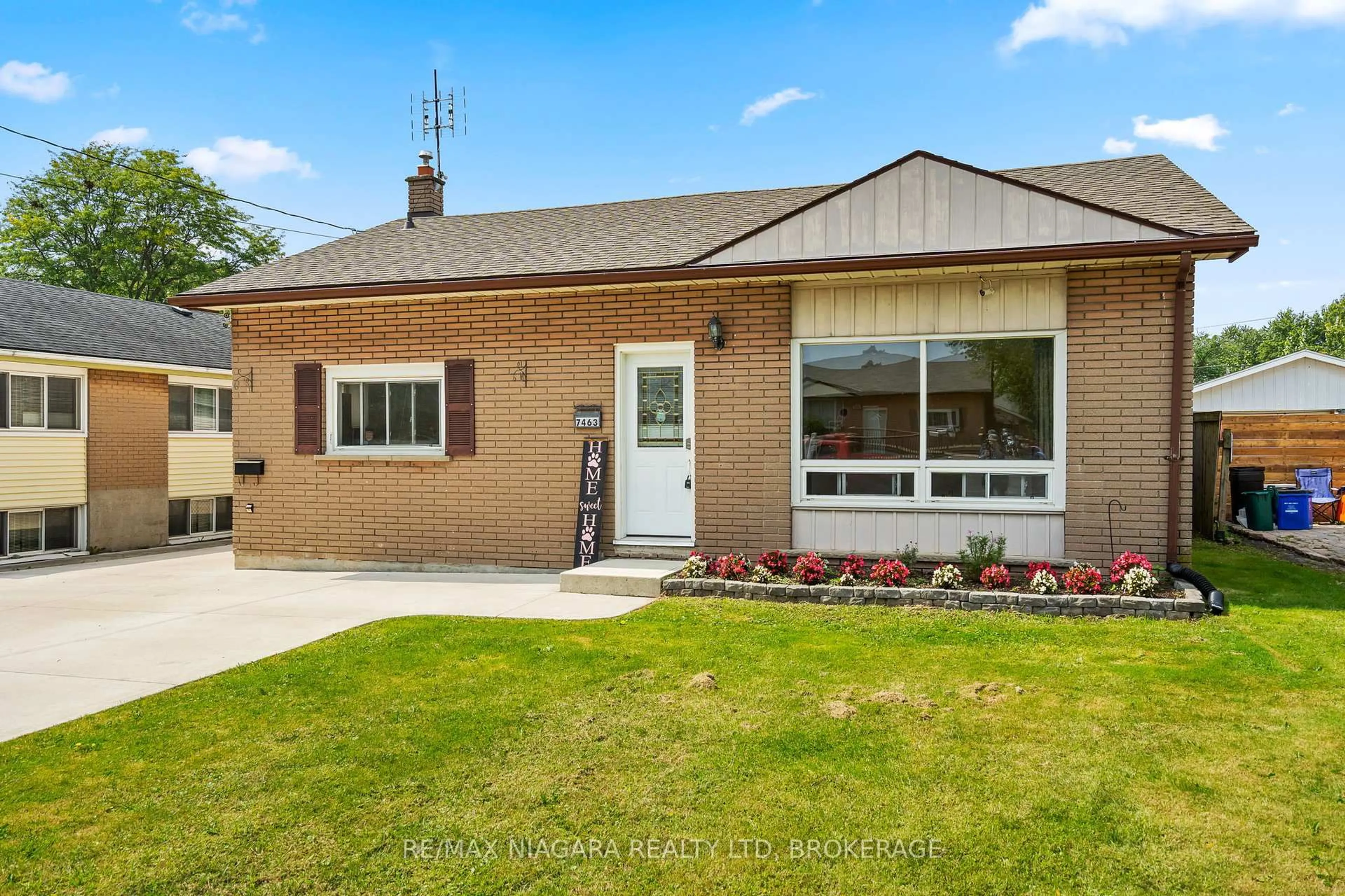 Home with brick exterior material, street for 7463 Marieclaude Ave, Niagara Falls Ontario L2G 5M1
