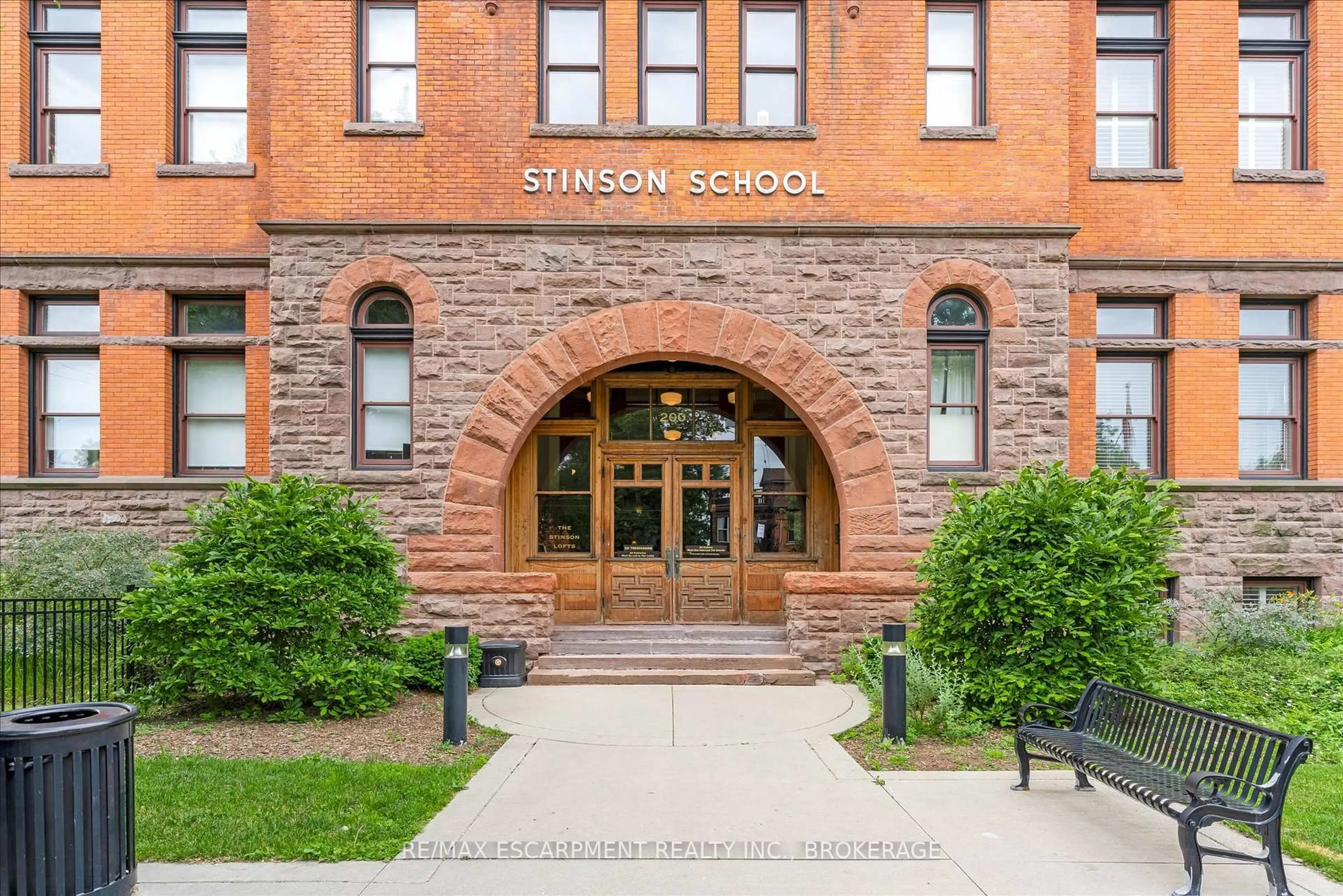 Indoor foyer for 200 Stinson St #205, Hamilton Ontario L8N 4J5