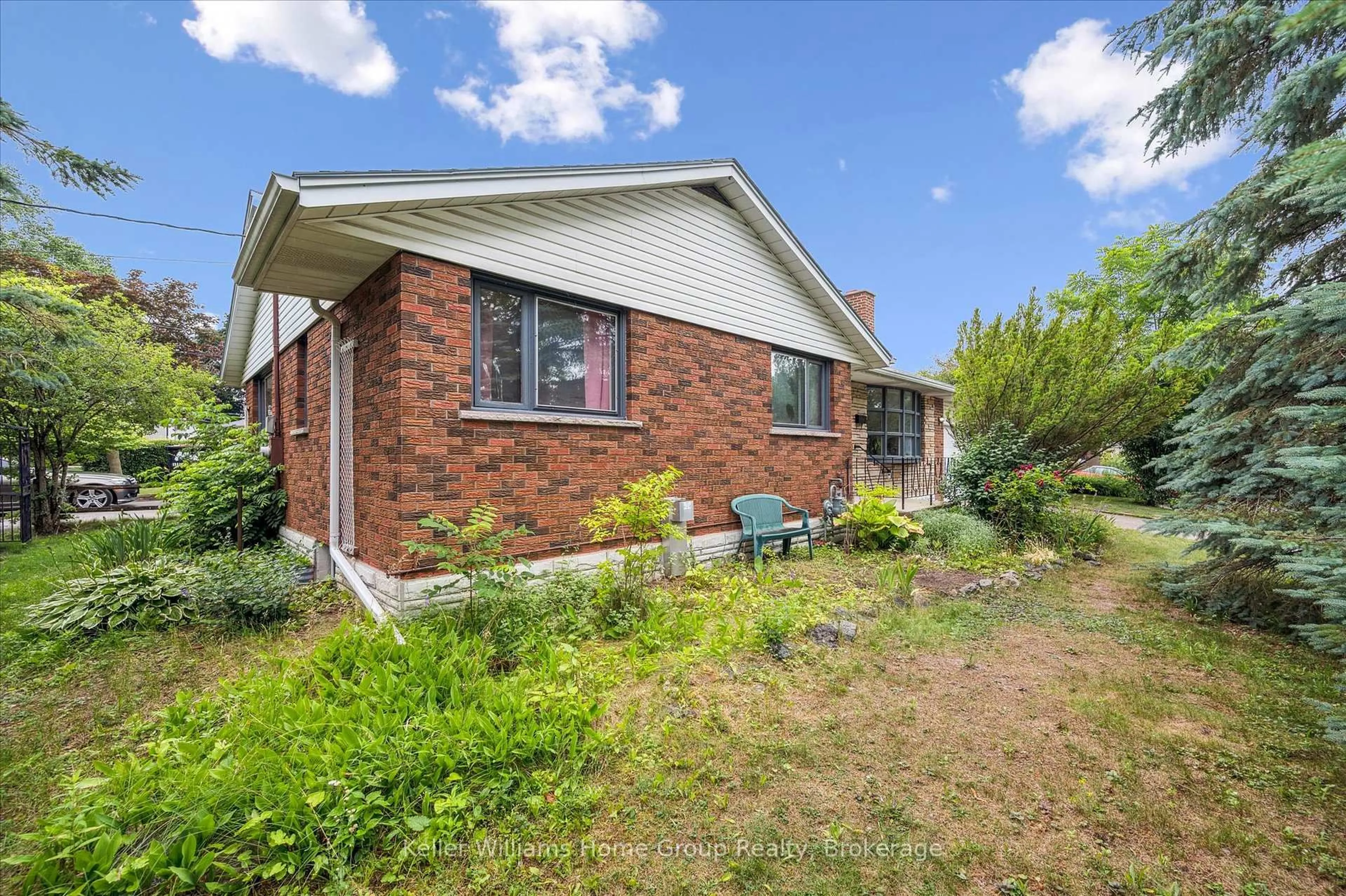 Home with brick exterior material, unknown for 16 Eleanor Crt, Guelph Ontario N1E 1S8
