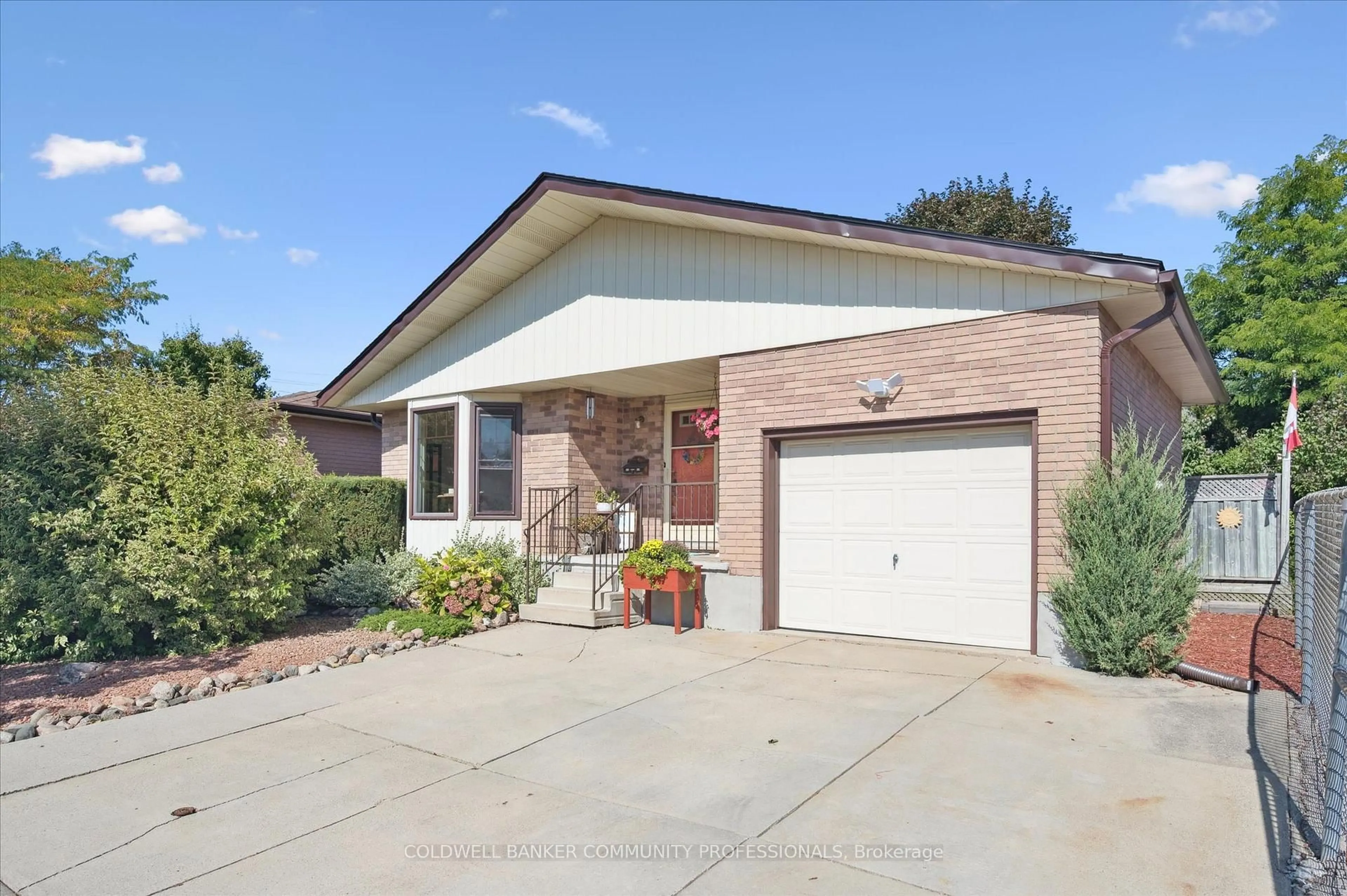 Home with brick exterior material, street for 322 Conservation Dr, Waterloo Ontario N2V 1V3