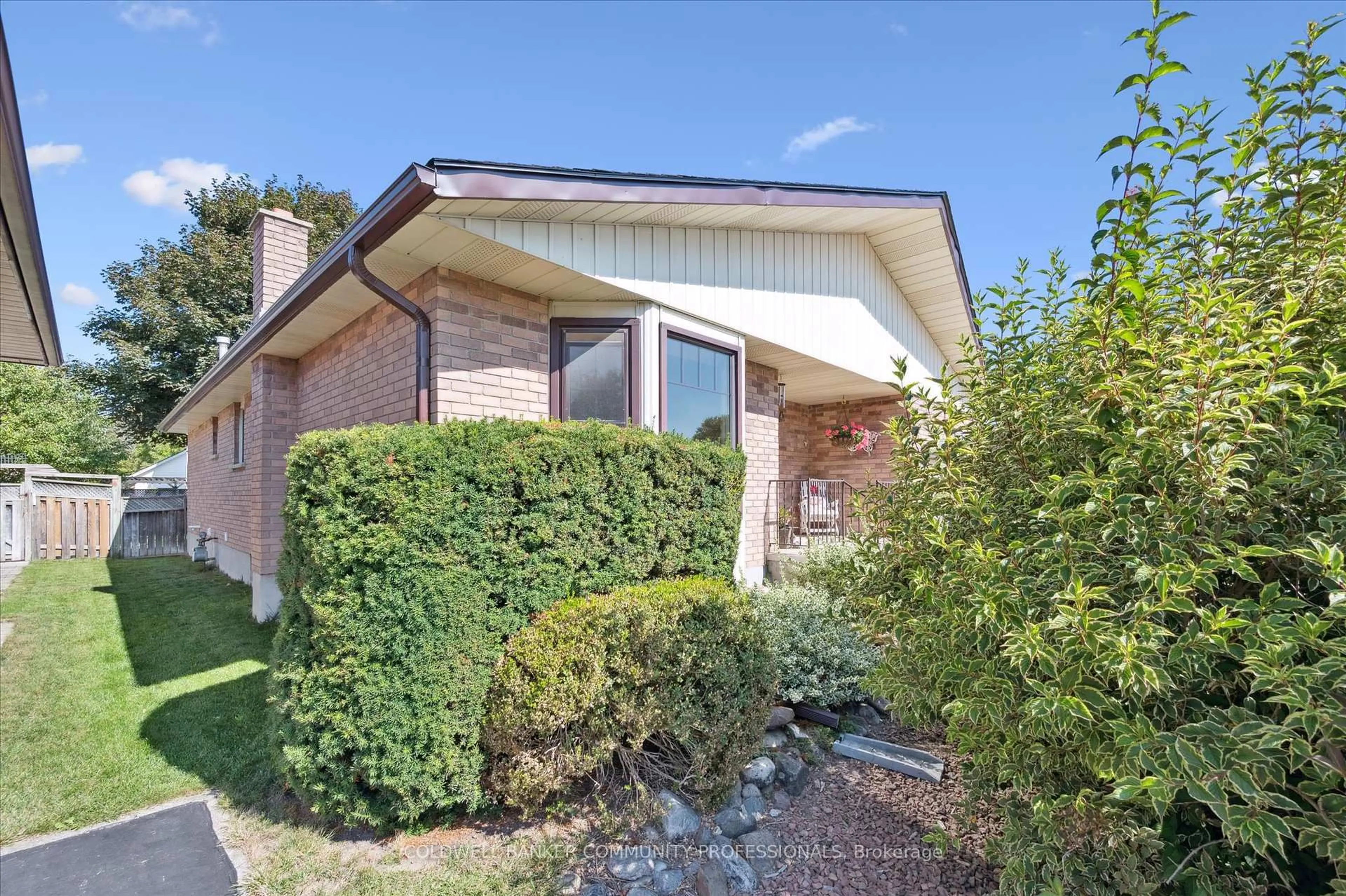 Home with brick exterior material, street for 322 Conservation Dr, Waterloo Ontario N2V 1V3