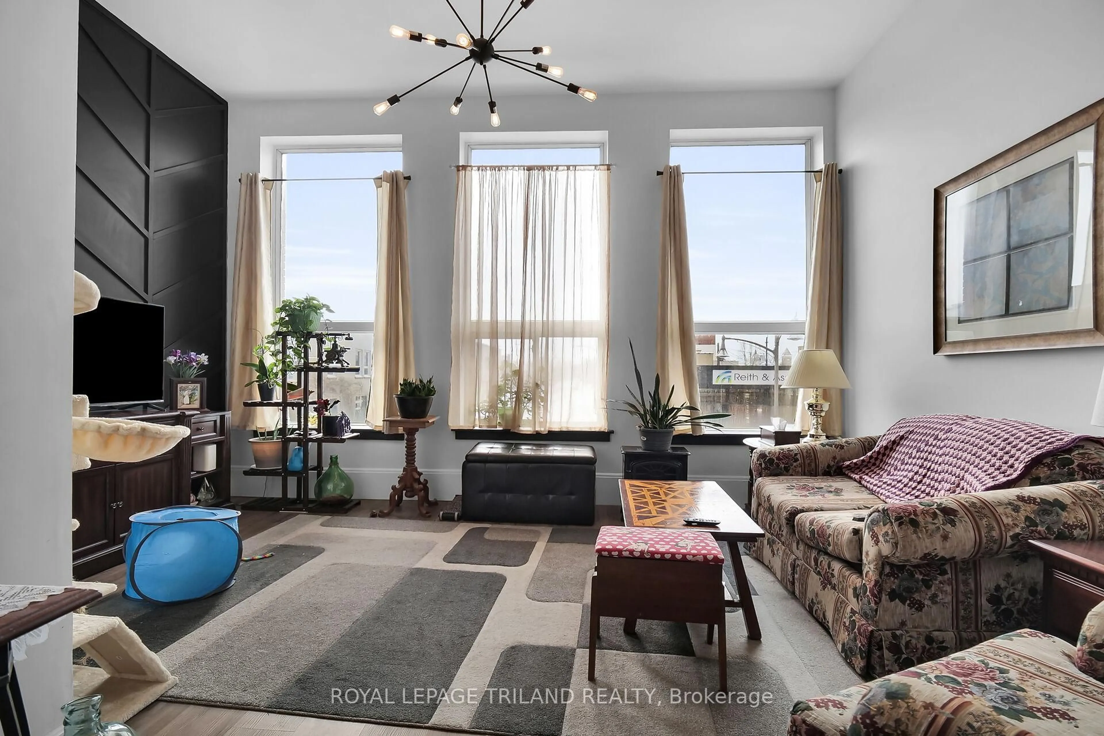 Living room with furniture, unknown for 449 Talbot St, St. Thomas Ontario N5P 1C1