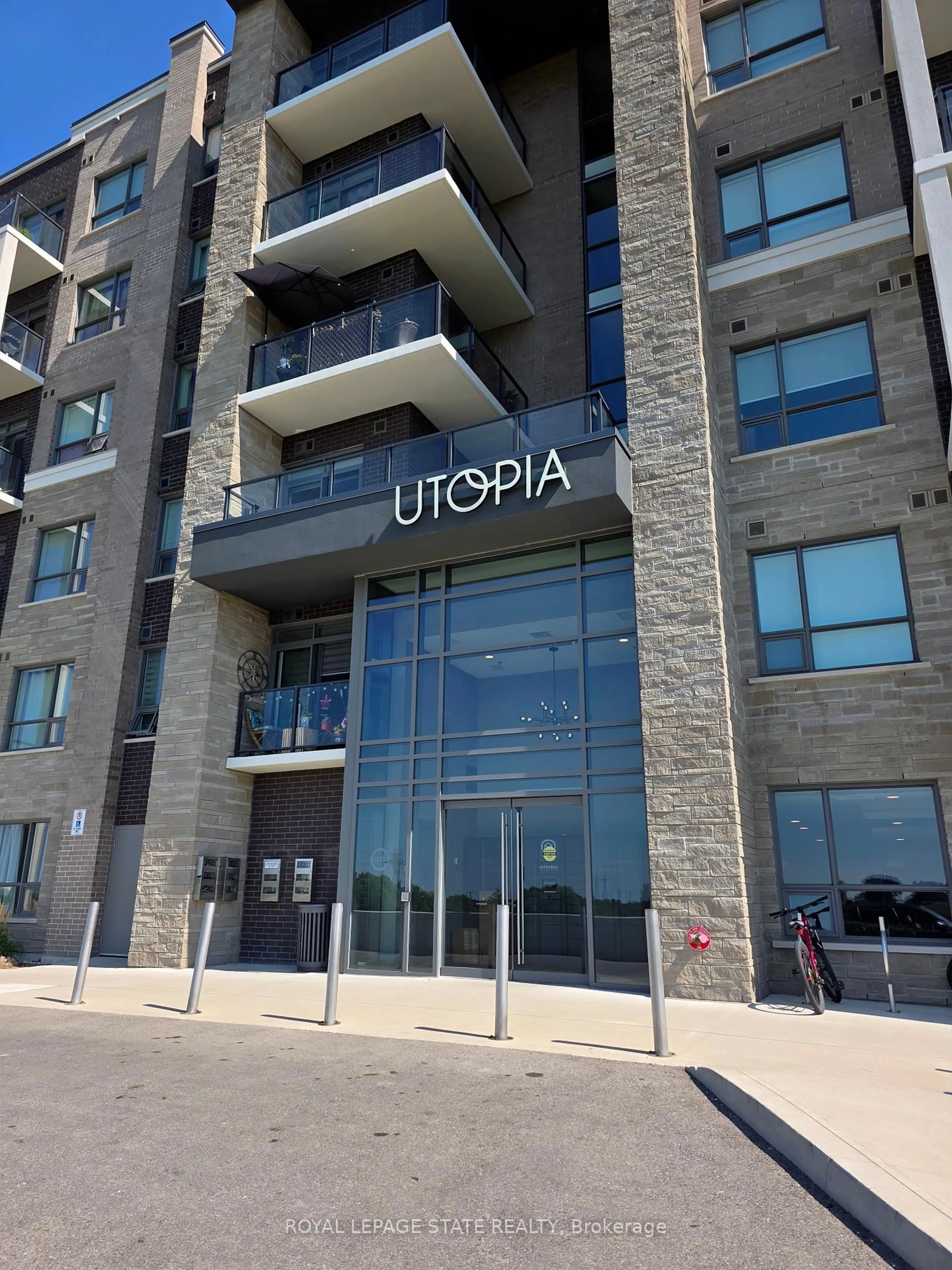 Indoor foyer for 5055 Greenlane Rd #116, Lincoln Ontario L0R 1B3
