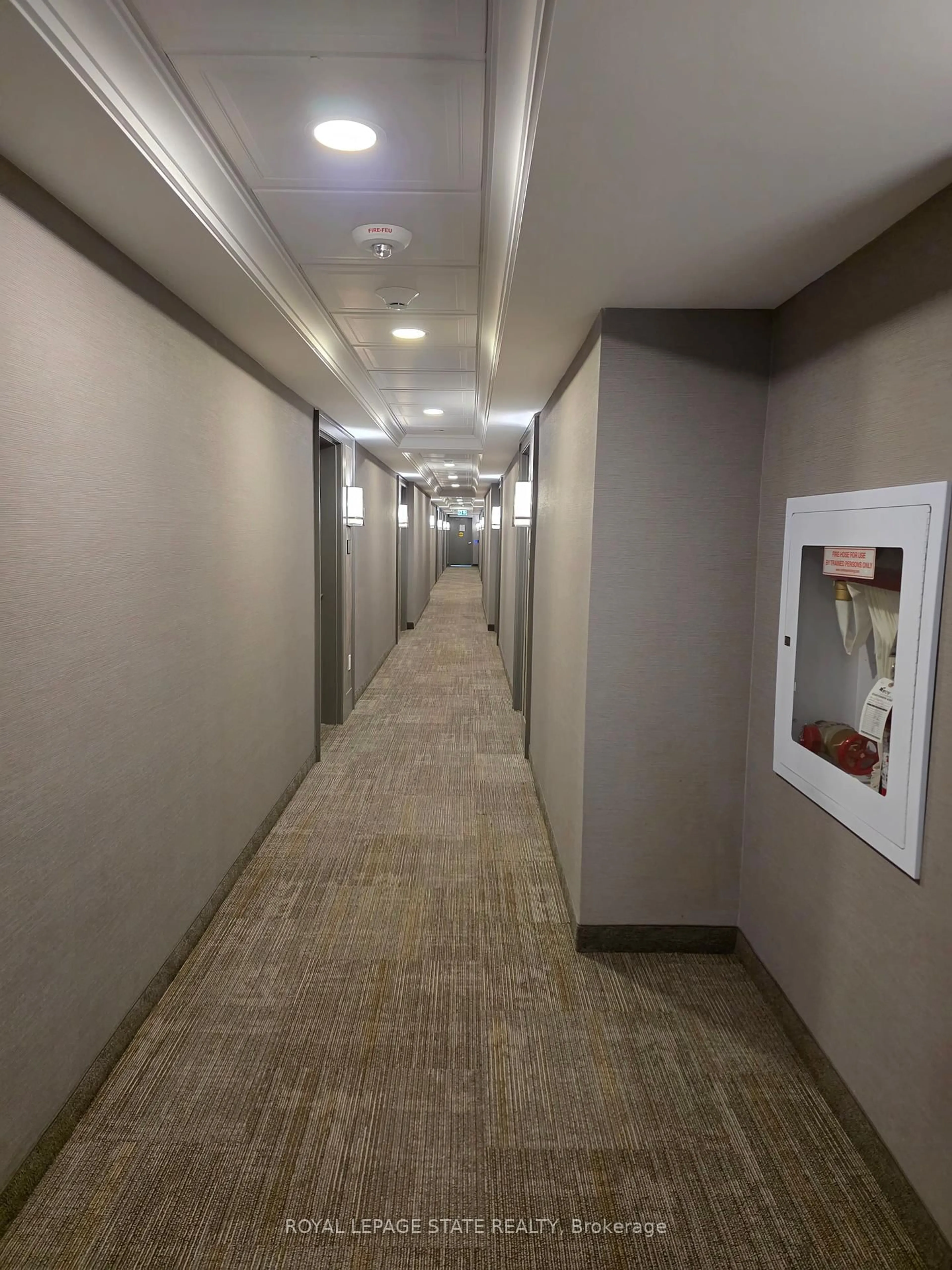 Indoor foyer for 5055 Greenlane Rd #116, Lincoln Ontario L0R 1B3