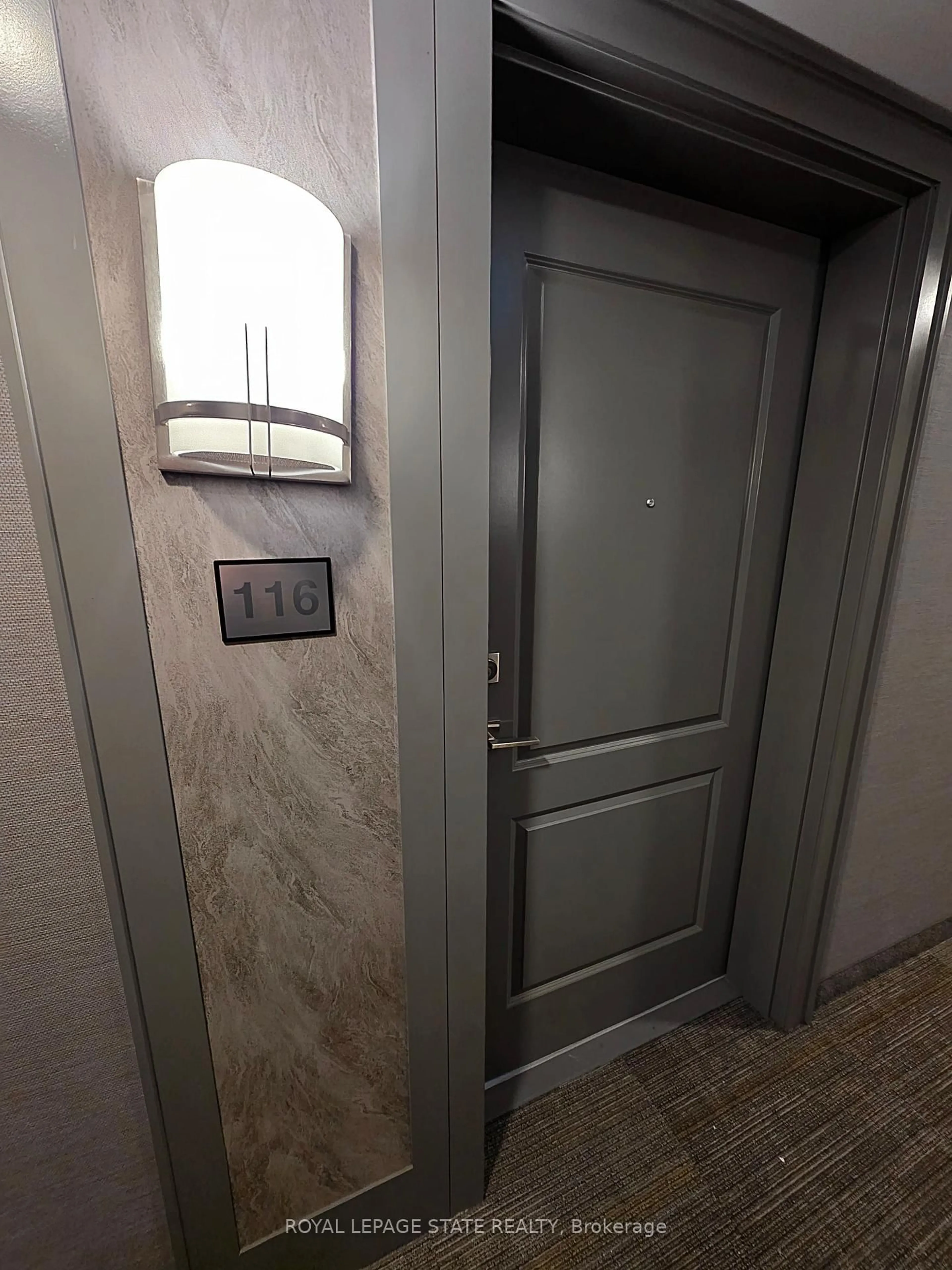 Indoor foyer for 5055 Greenlane Rd #116, Lincoln Ontario L0R 1B3