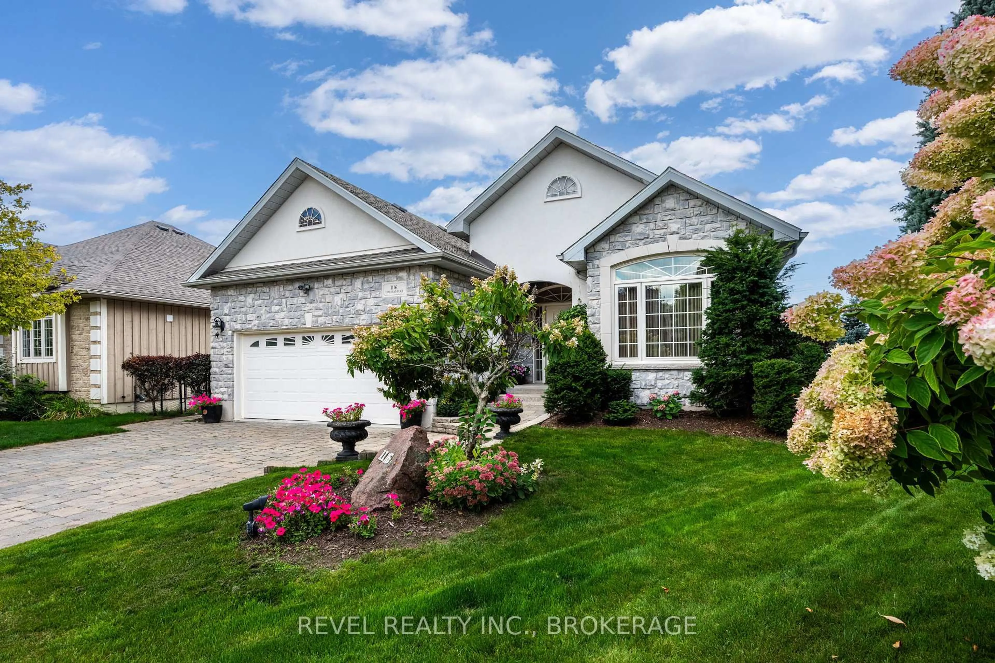 Home with vinyl exterior material, street for 1116 Trailhead Pl, Kingston Ontario K7M 9H3