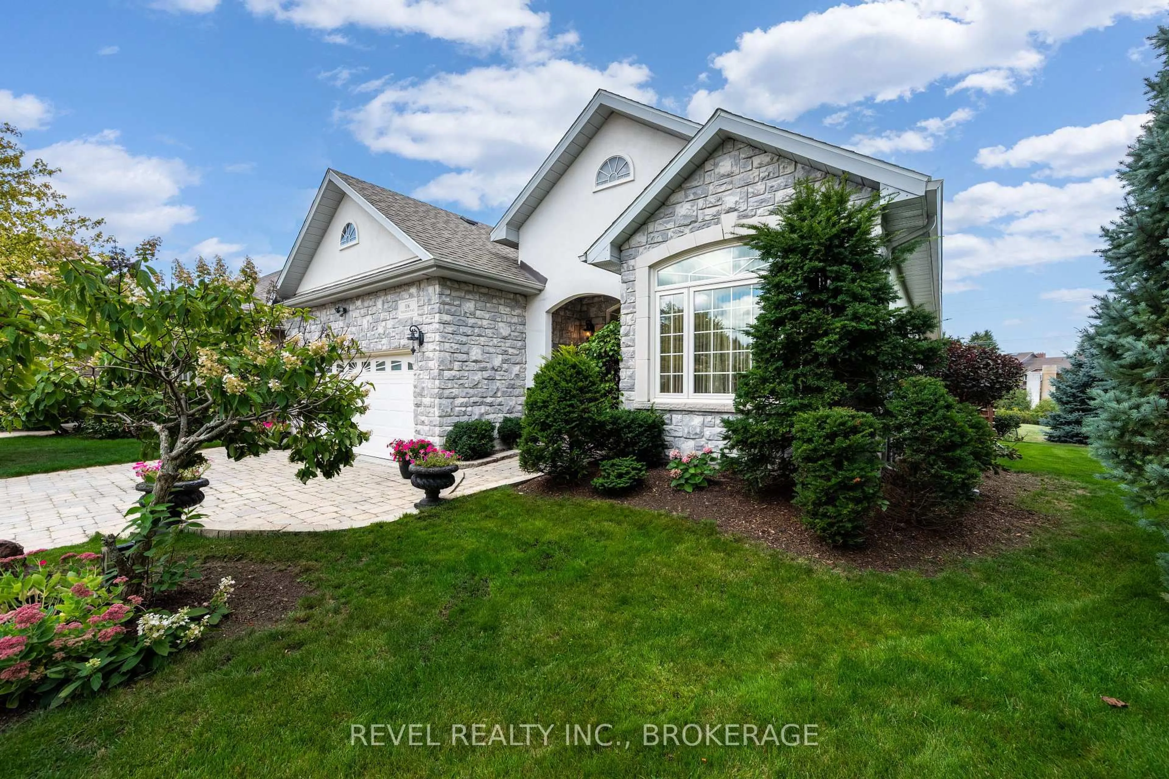 Home with vinyl exterior material, street for 1116 Trailhead Pl, Kingston Ontario K7M 9H3