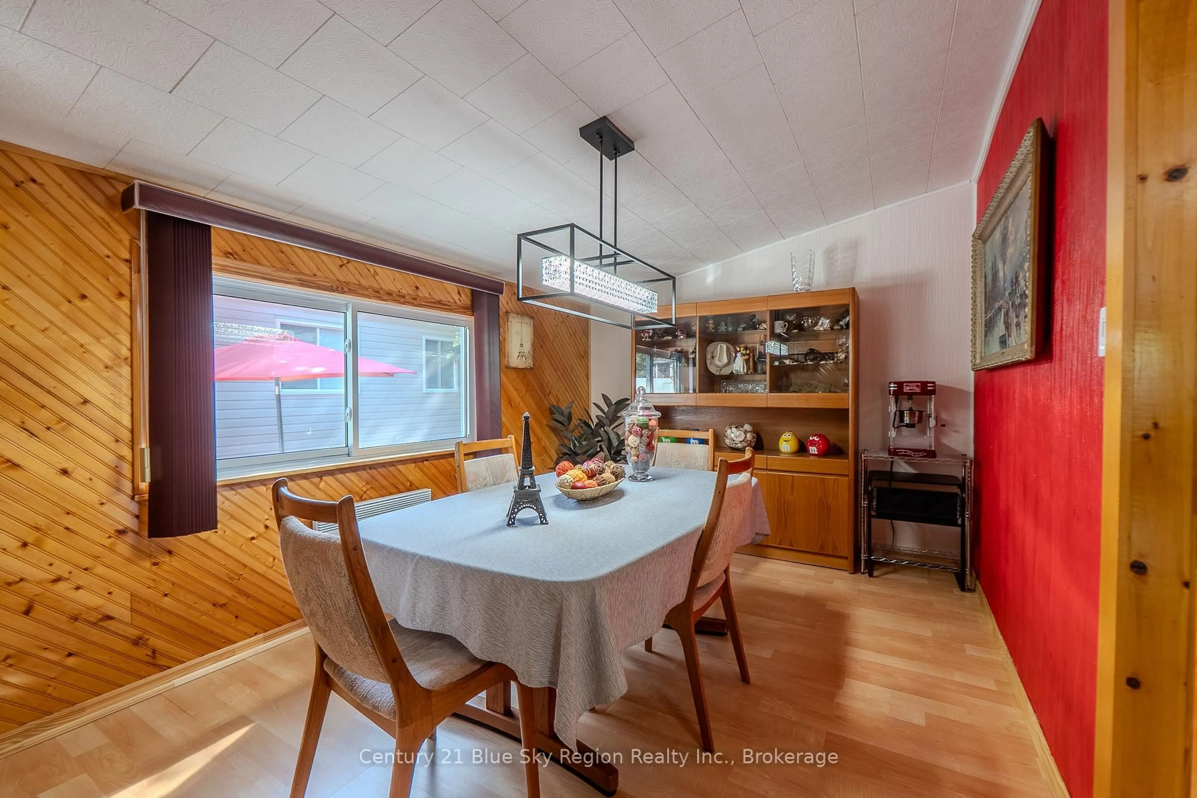 Dining room, wood/laminate floor for 208 Little Down Lane #12, North Bay Ontario P1B 8G2