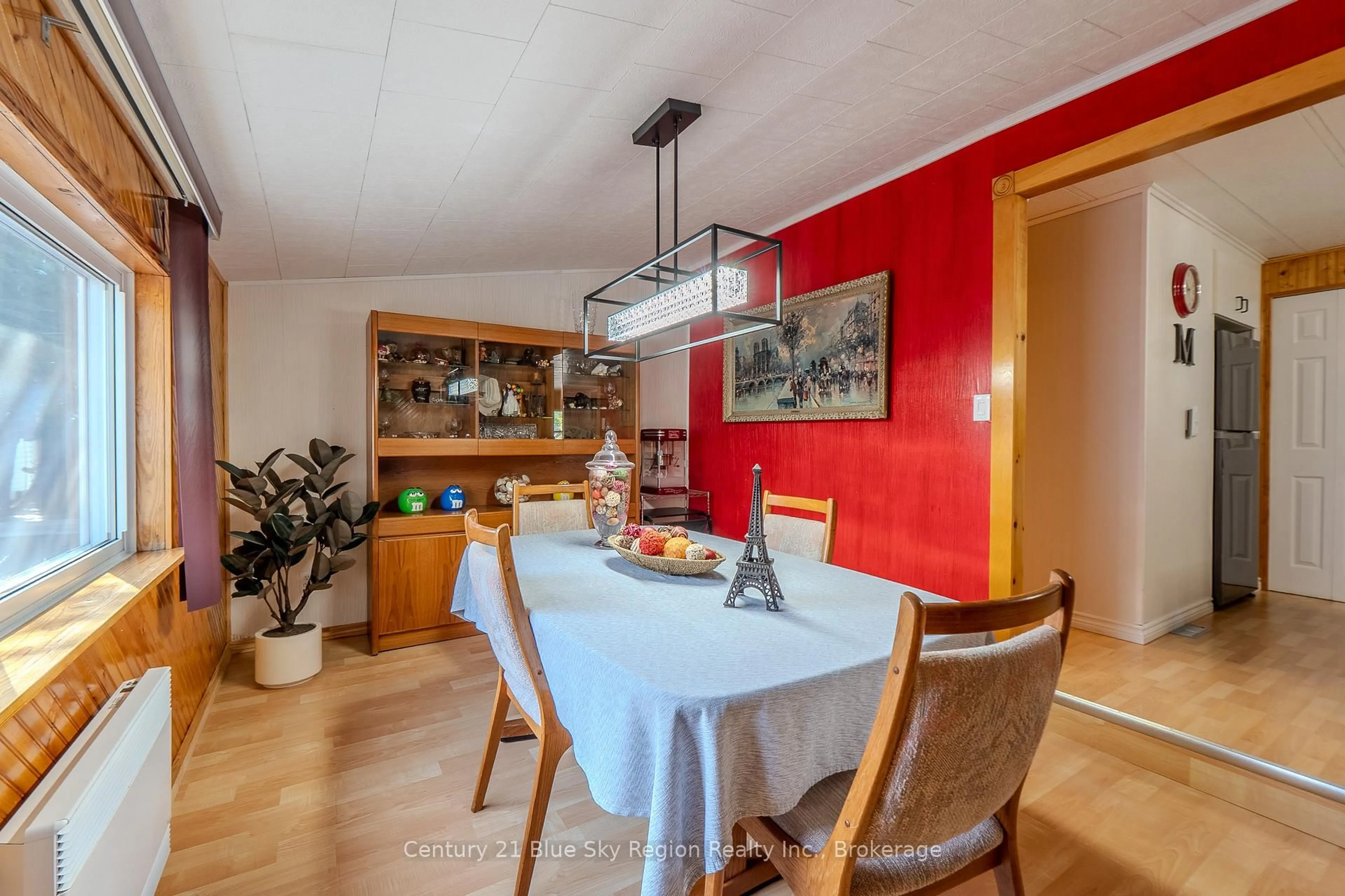 Dining room, wood/laminate floor for 208 Little Down Lane #12, North Bay Ontario P1B 8G2