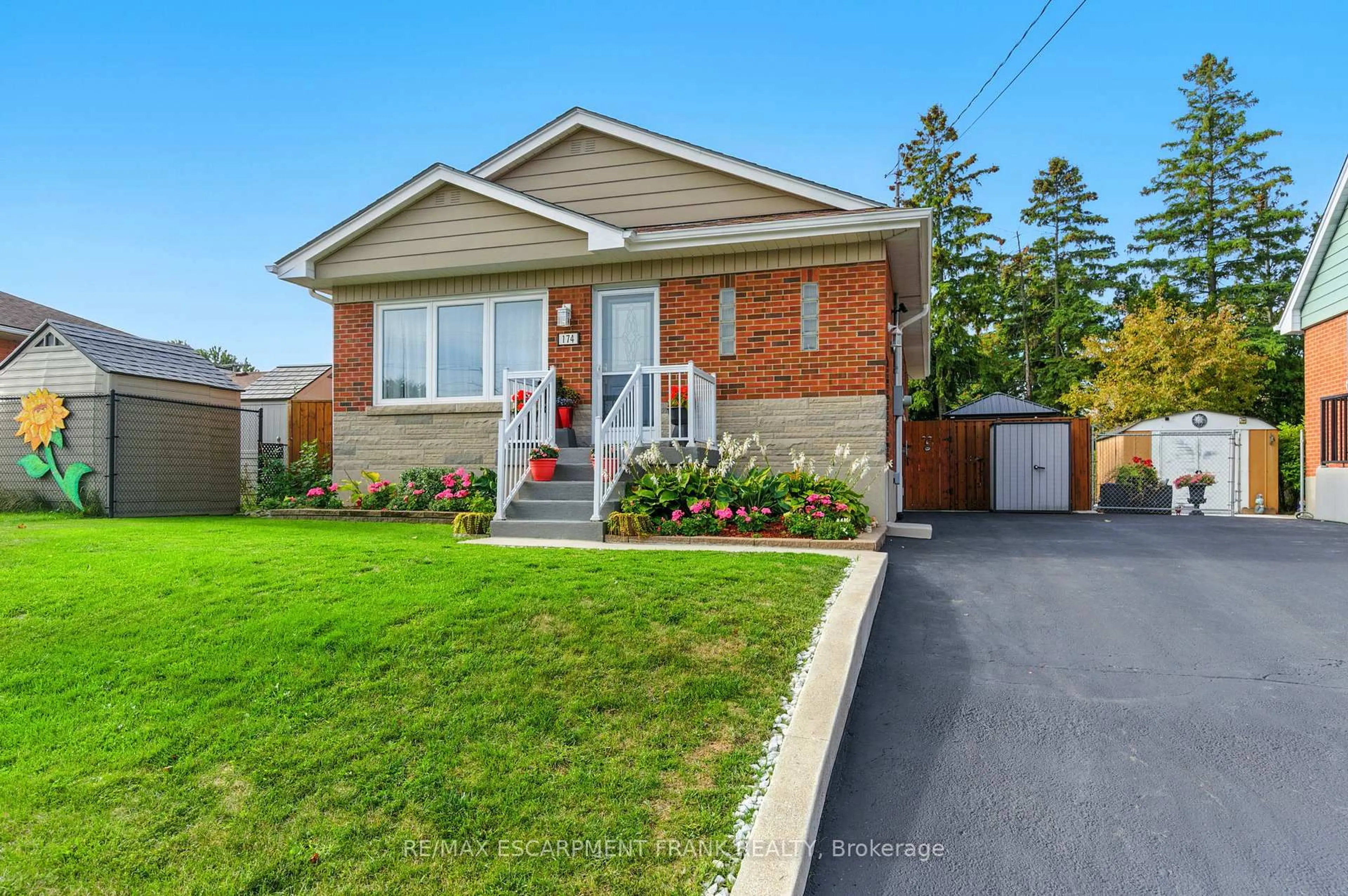 Home with brick exterior material, street for 174 Broker Dr, Hamilton Ontario L8T 2C1