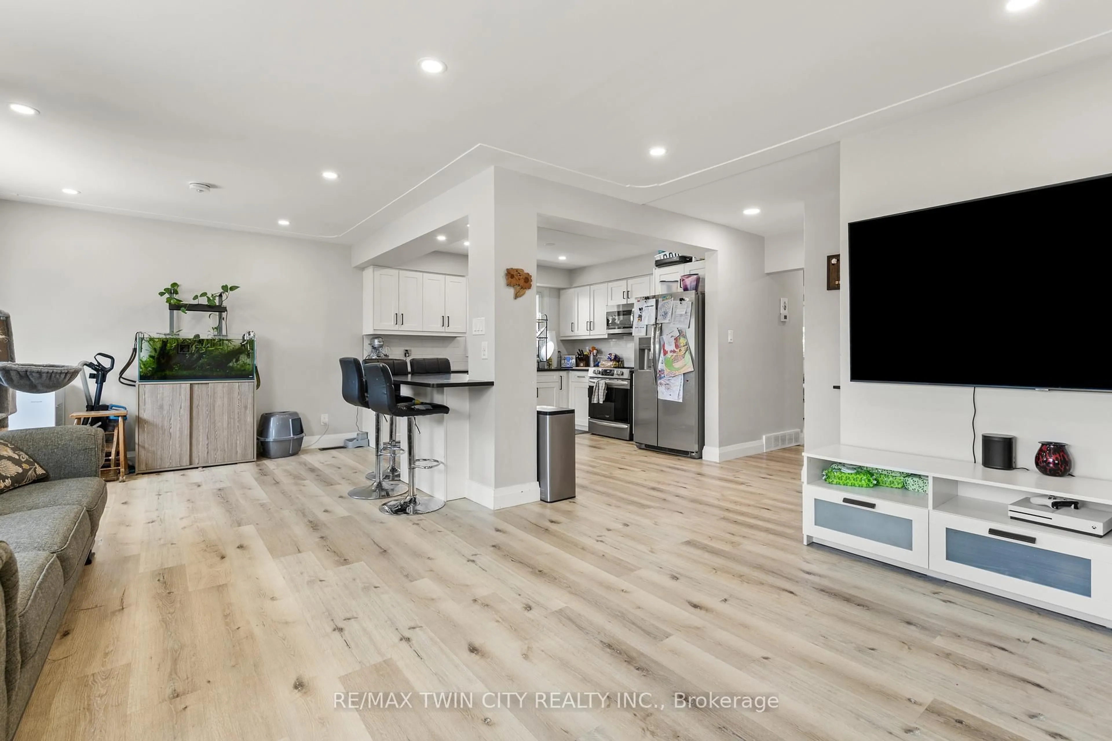 Open concept kitchen, wood/laminate floor for 1067 Bernhardt St, Cambridge Ontario N3H 2X9