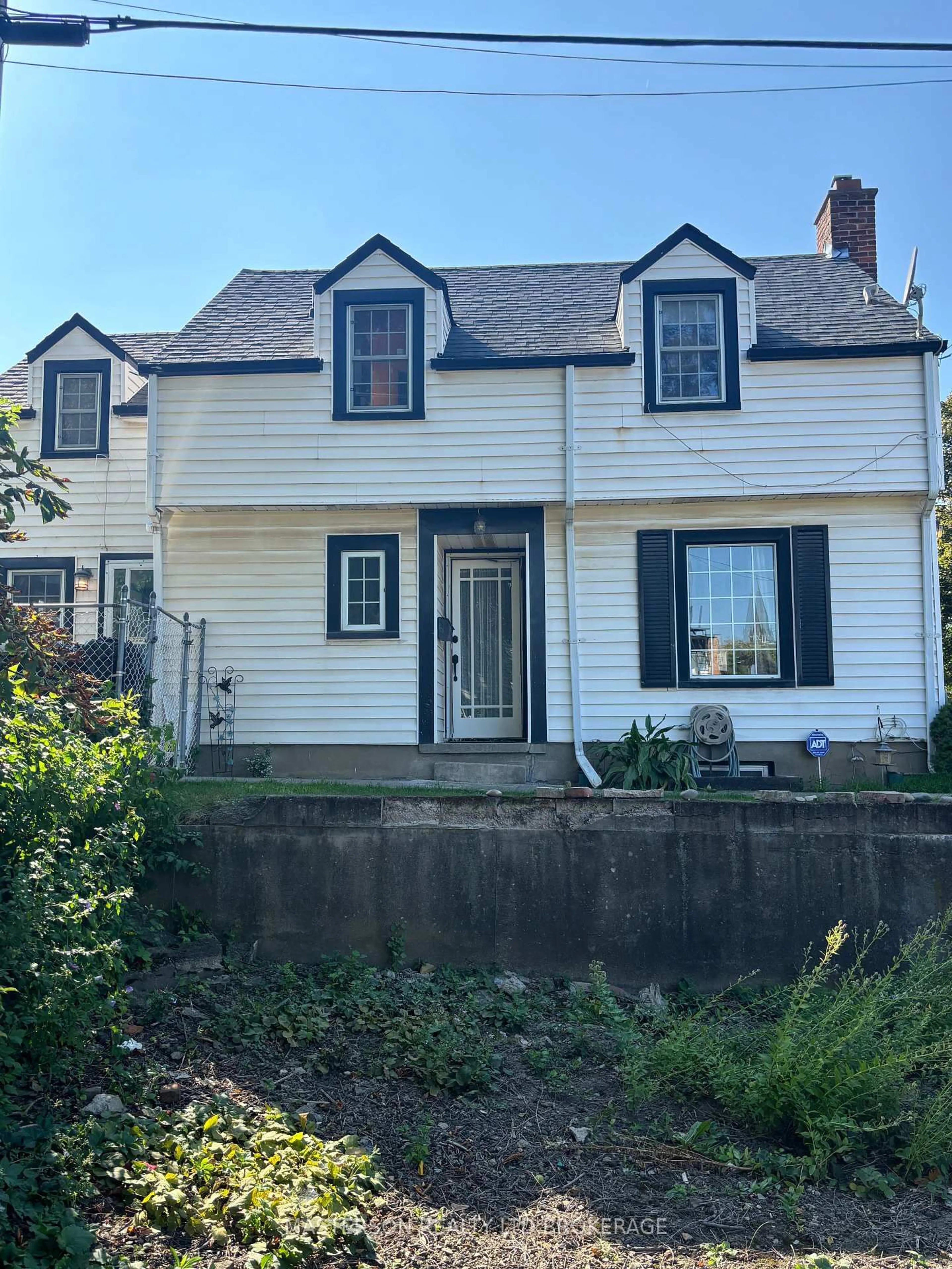 Home with vinyl exterior material, street for 12 Chestnut St, St. Catharines Ontario L2T 1G5