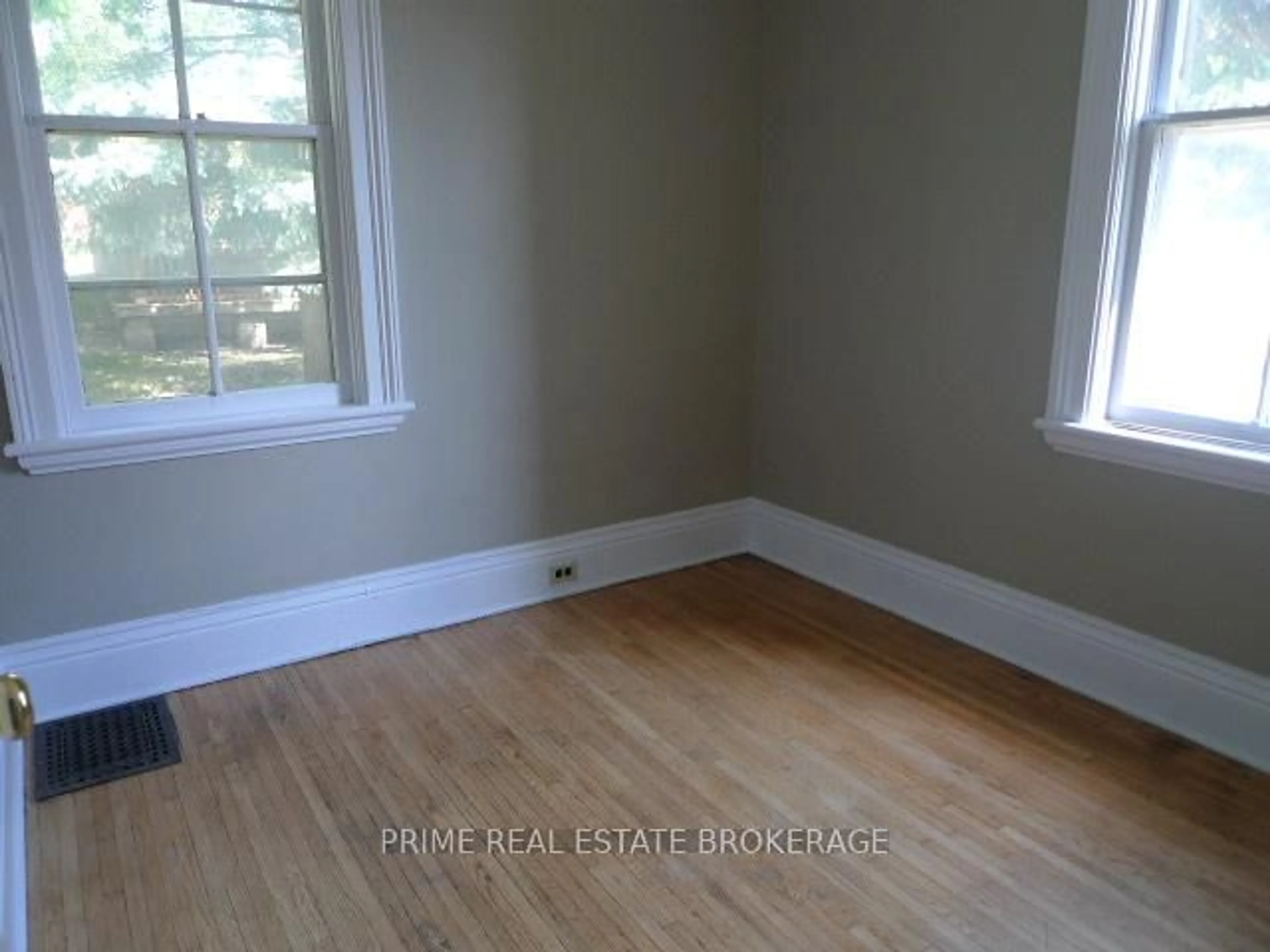 A pic of a room for 202 SYDENHAM St, London East Ontario N6A 1W3