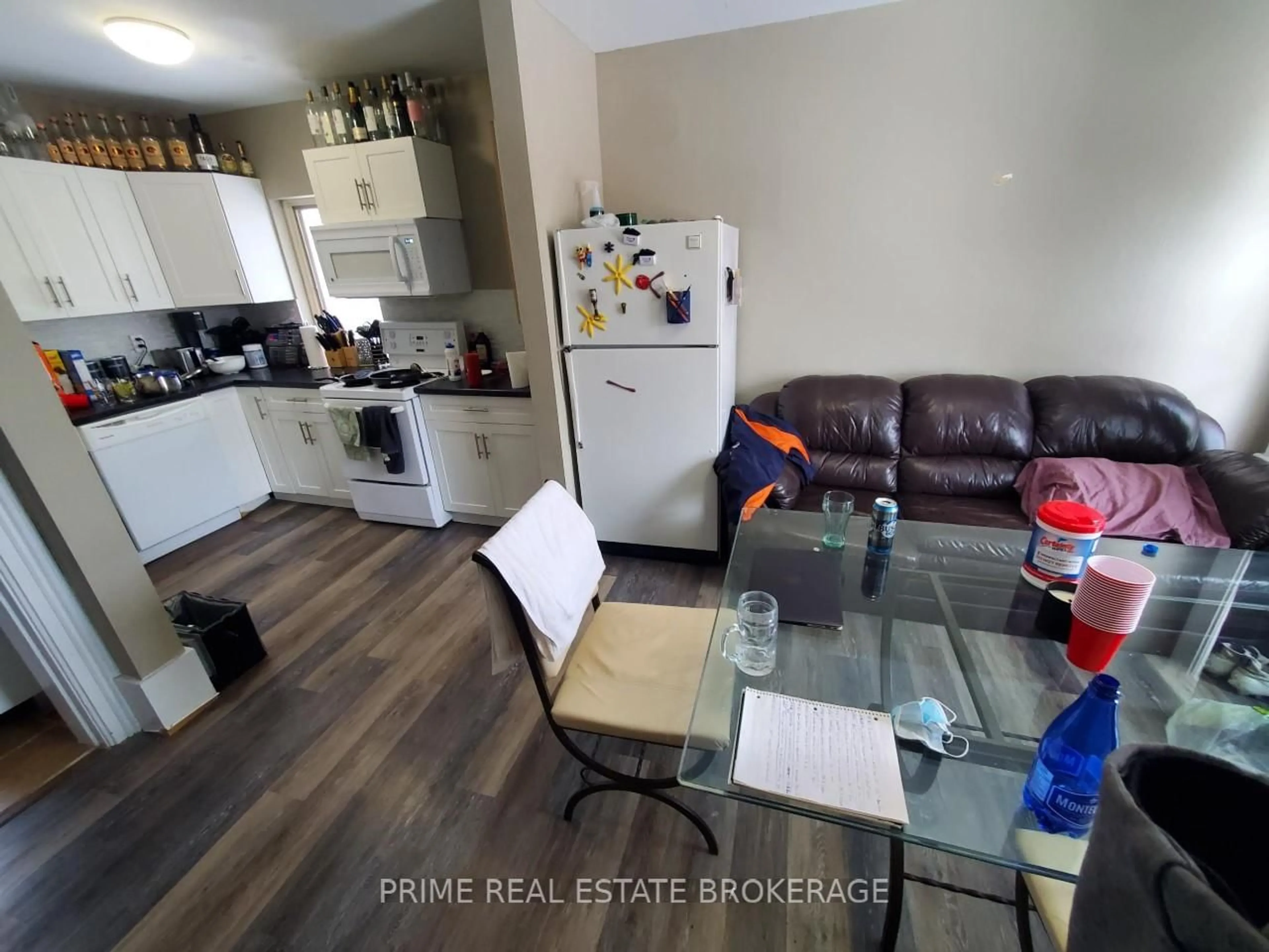 A pic of a room for 202 SYDENHAM St, London East Ontario N6A 1W3