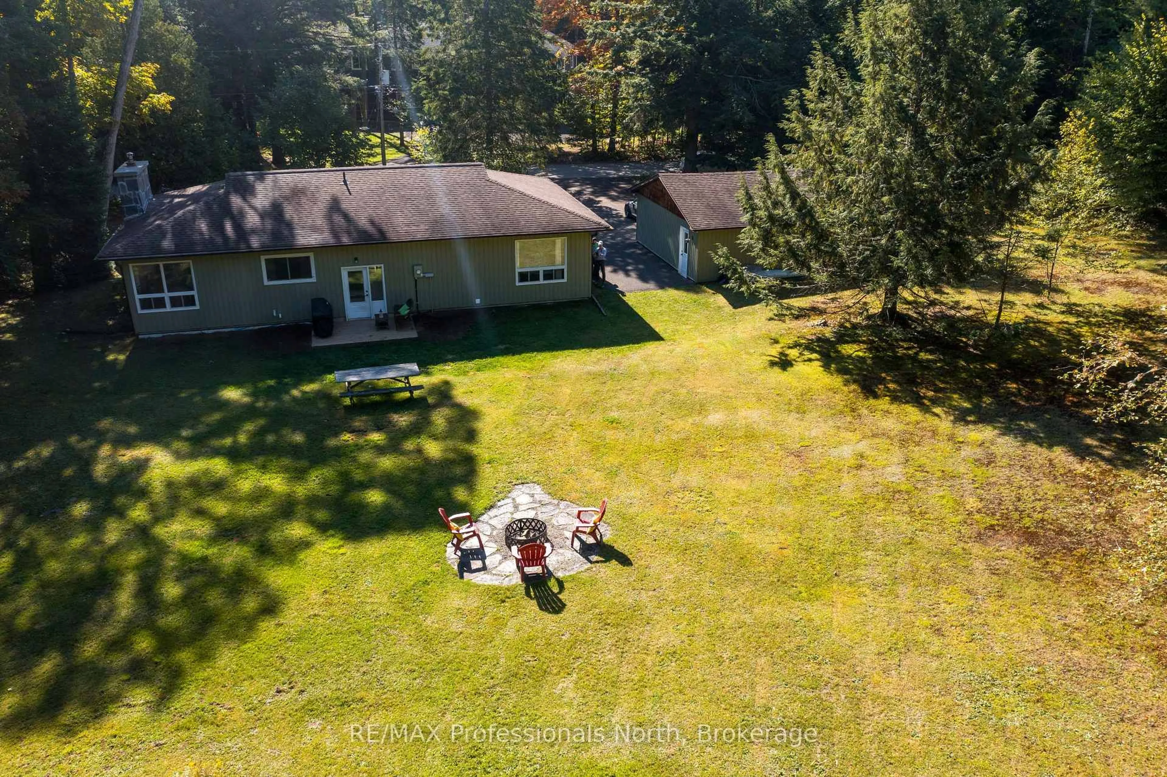 A pic from outside/outdoor area/front of a property/back of a property/a pic from drone, unknown for 106 Ladell Heights Cres, Huntsville Ontario P0B 1L0