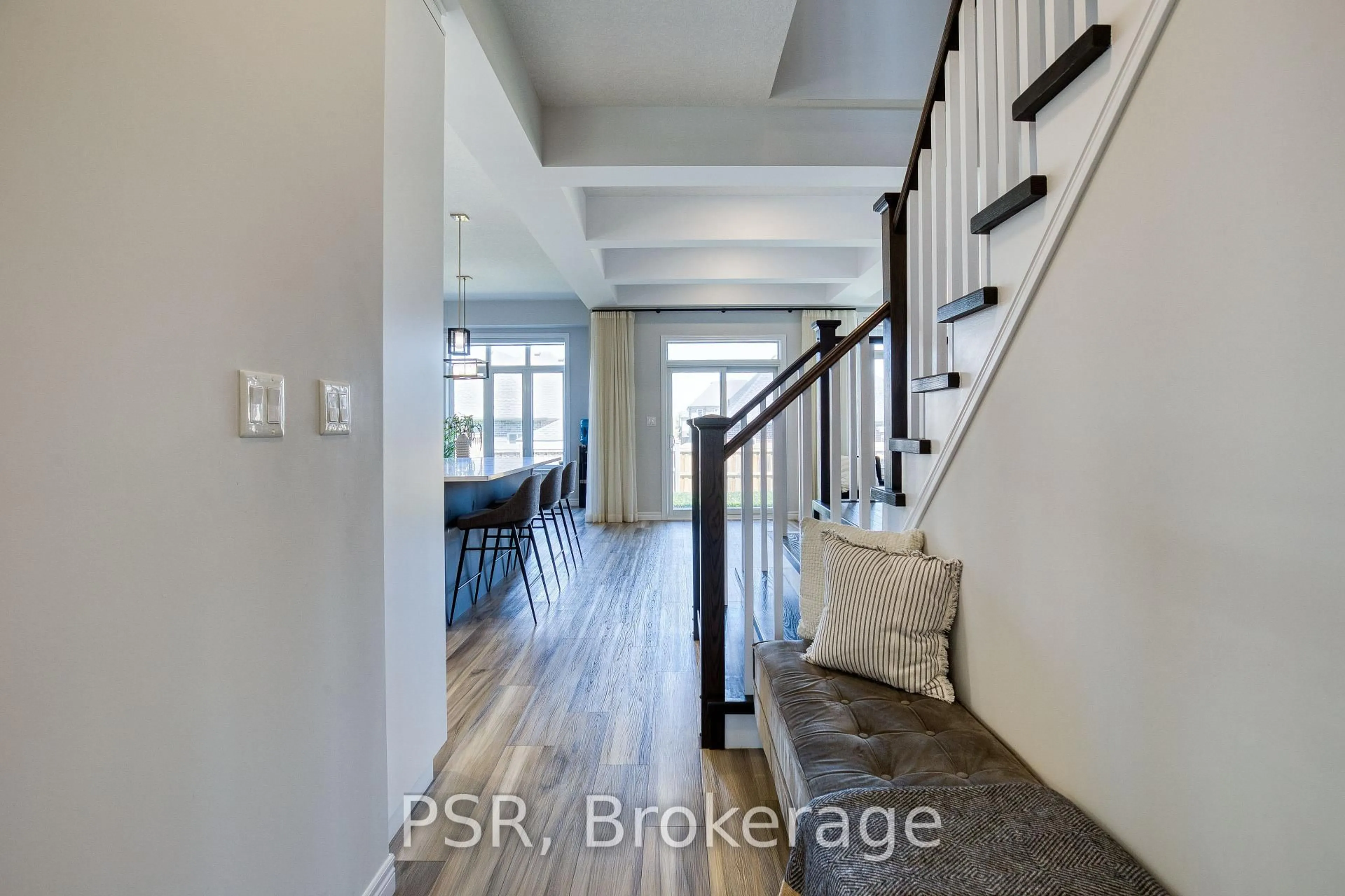 Indoor entryway for 80 Arlington Pkwy, Brant Ontario N3L 0G5