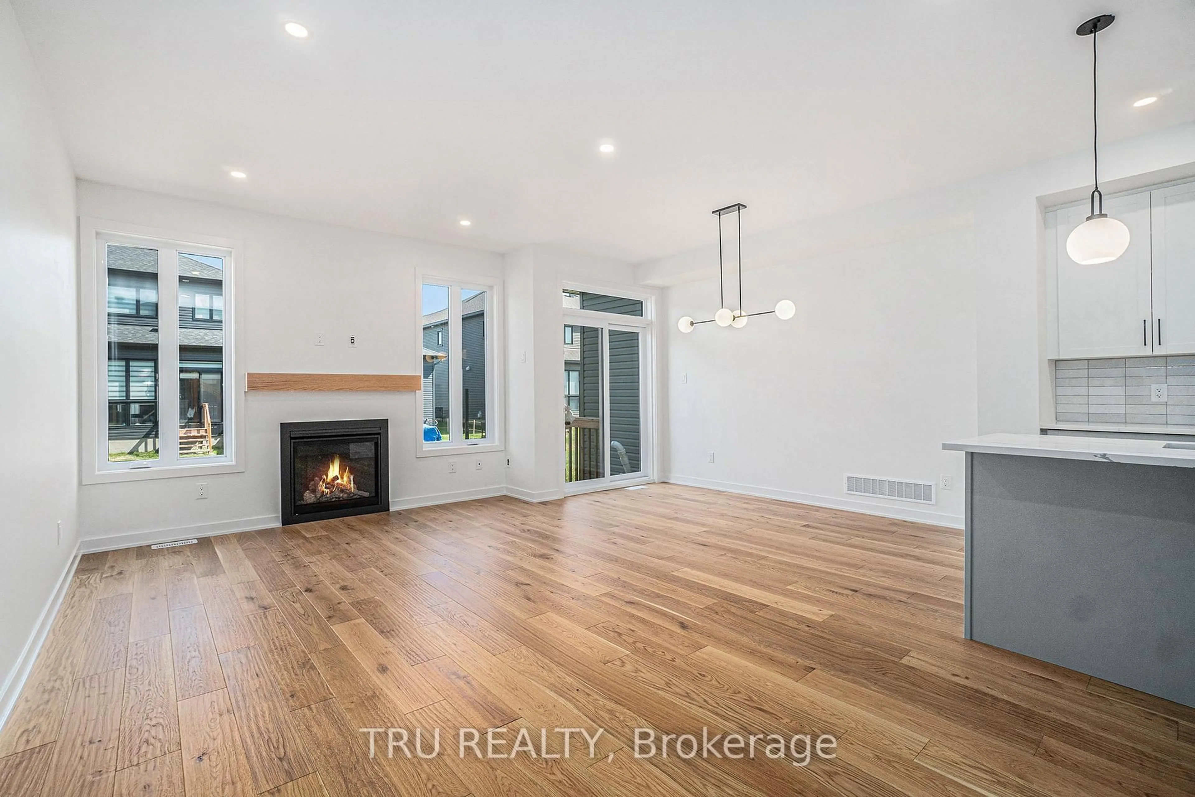 A pic of a room for 941 Cologne St, Russell Ontario K0A 1W0