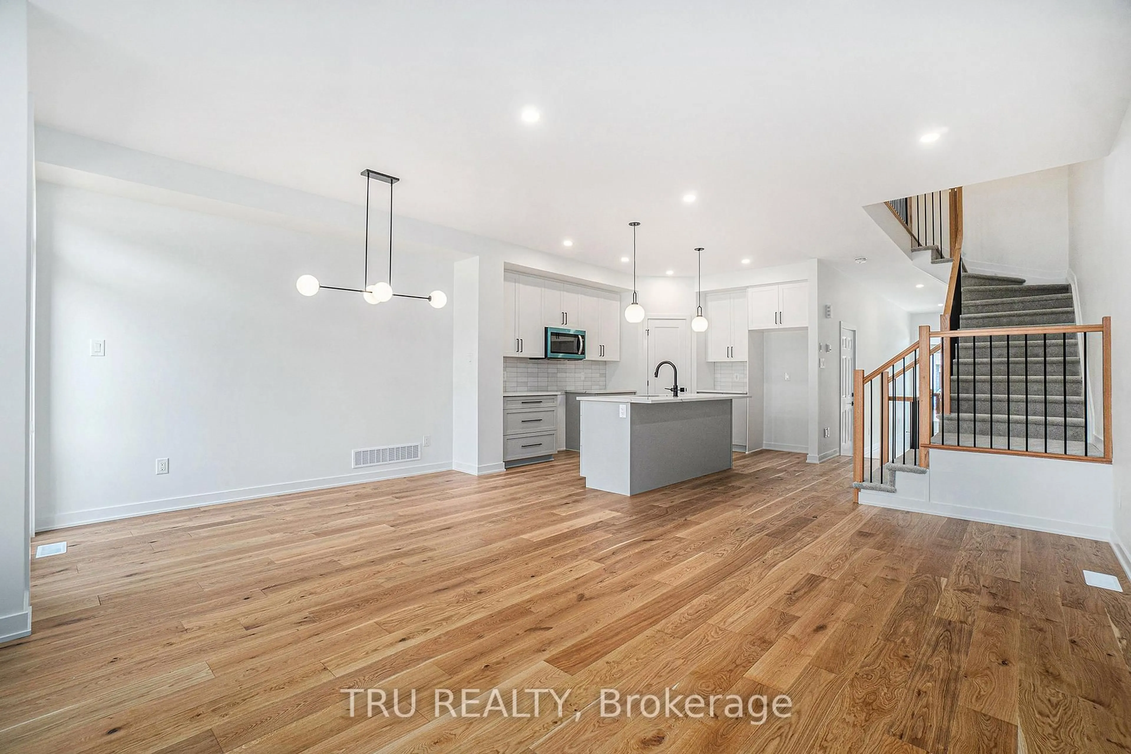 Open concept kitchen, unknown for 941 Cologne St, Russell Ontario K0A 1W0
