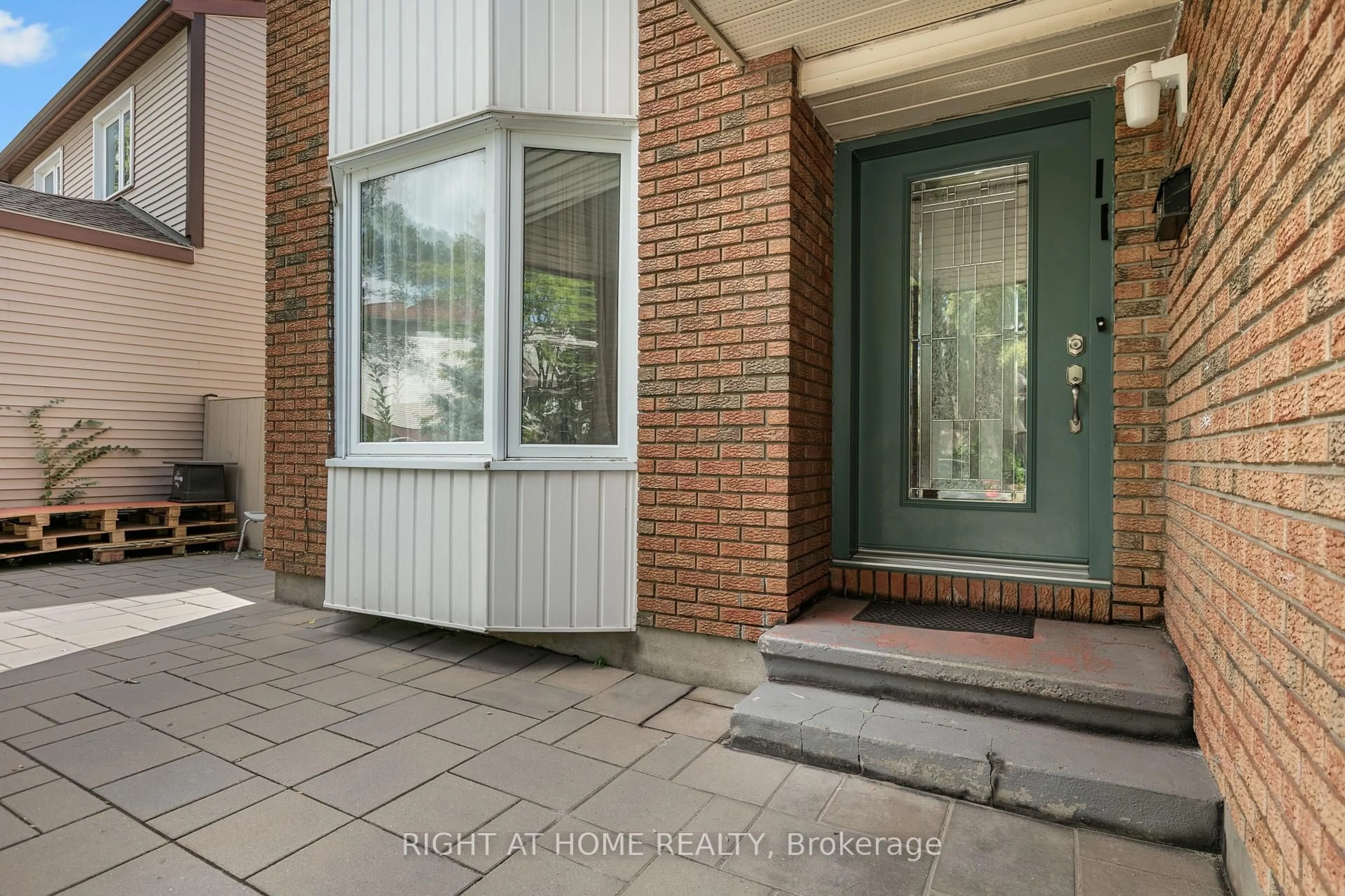 Unknown for 3142 Dumaurier Ave, Ottawa Ontario K2B 8R1