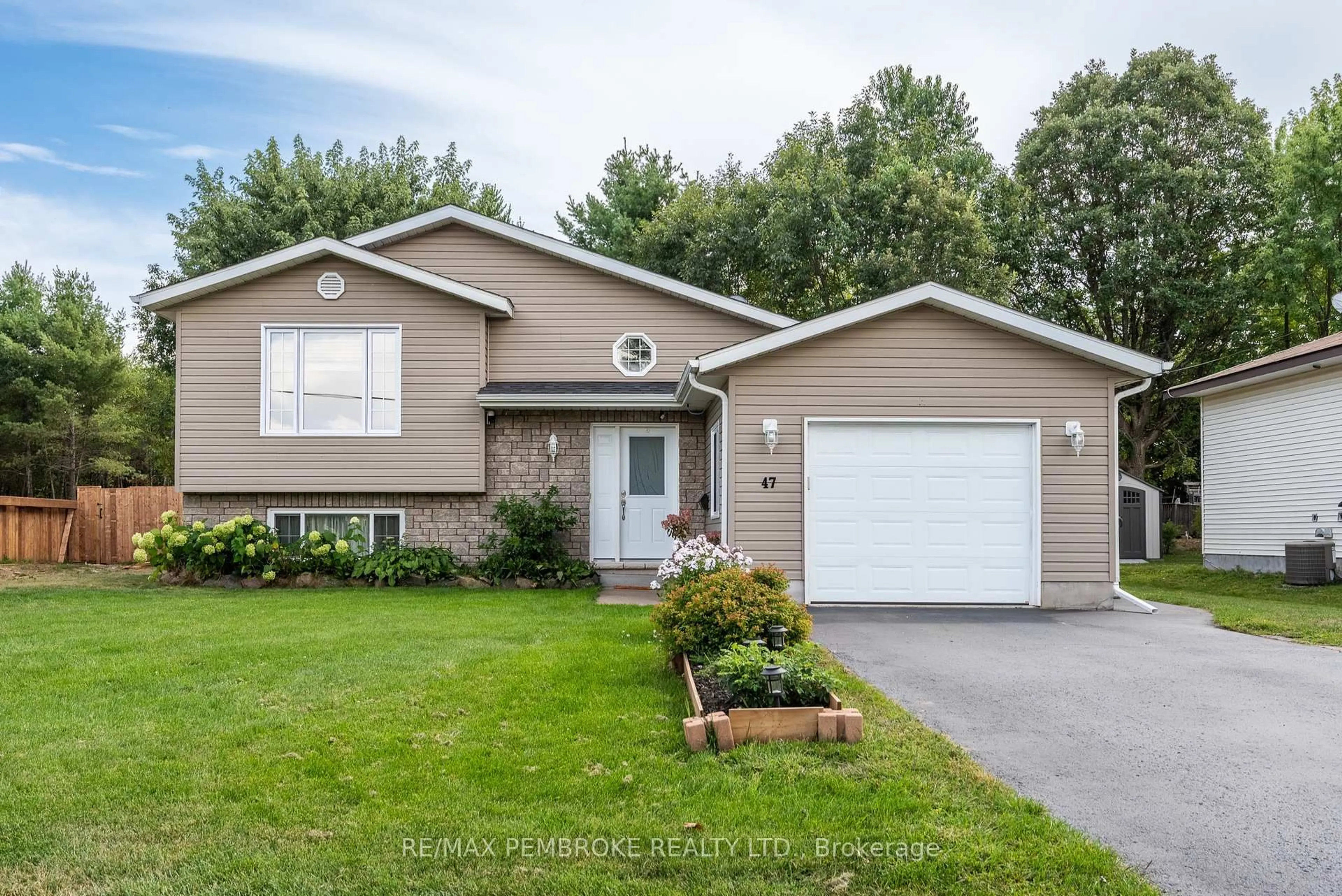 Home with vinyl exterior material, street for 47 Mohns Ave, Petawawa Ontario K8H 2H1