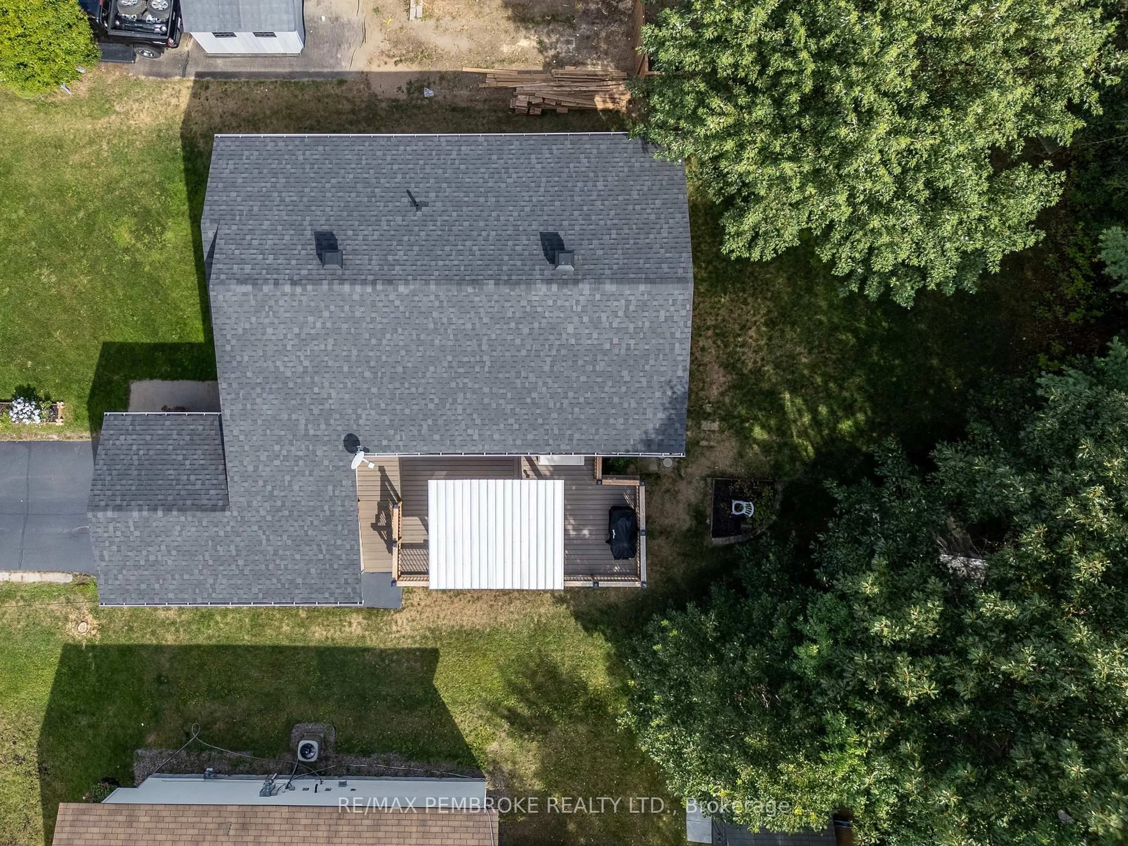 A pic from outside/outdoor area/front of a property/back of a property/a pic from drone, street for 47 Mohns Ave, Petawawa Ontario K8H 2H1