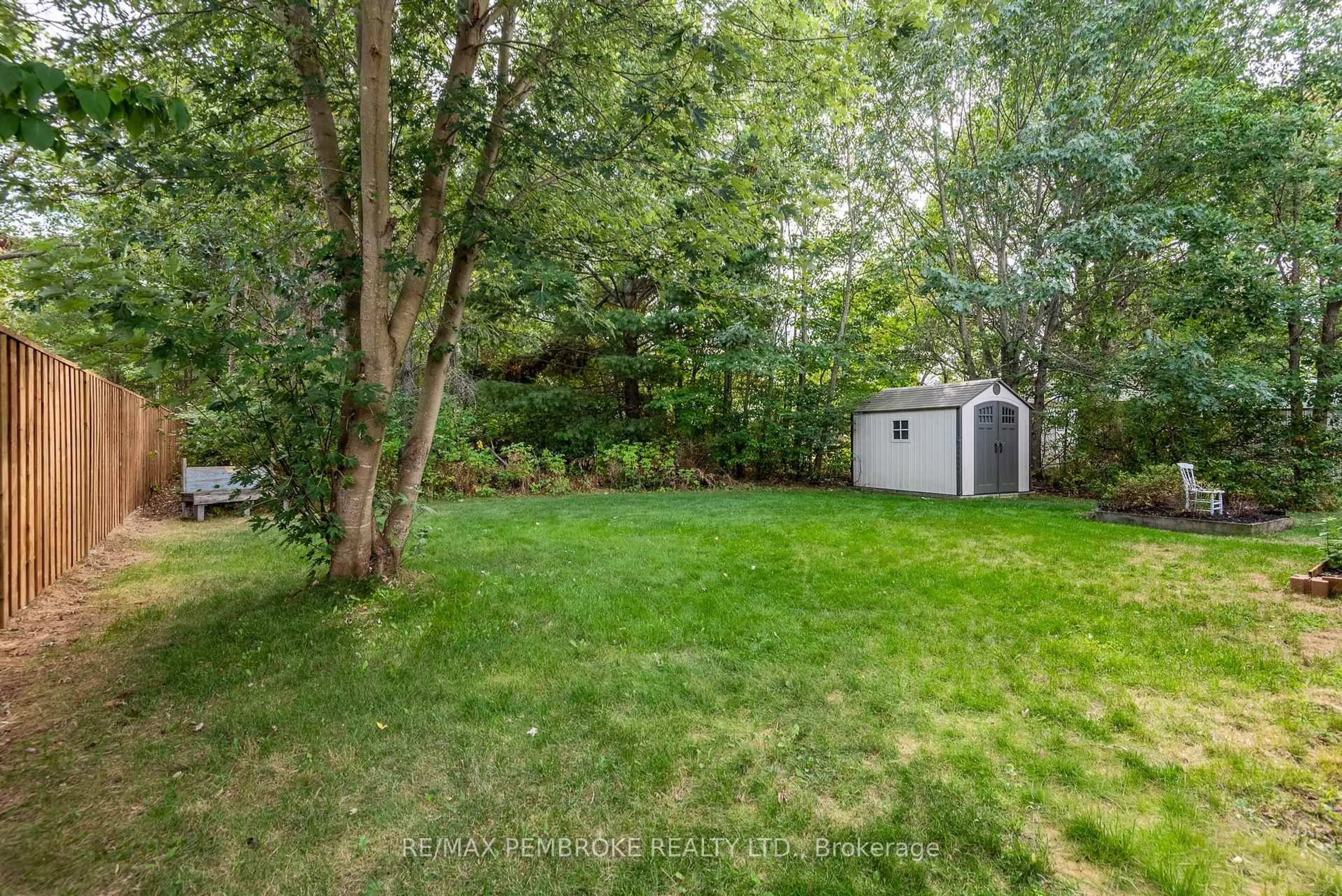 Shed for 47 Mohns Ave, Petawawa Ontario K8H 2H1