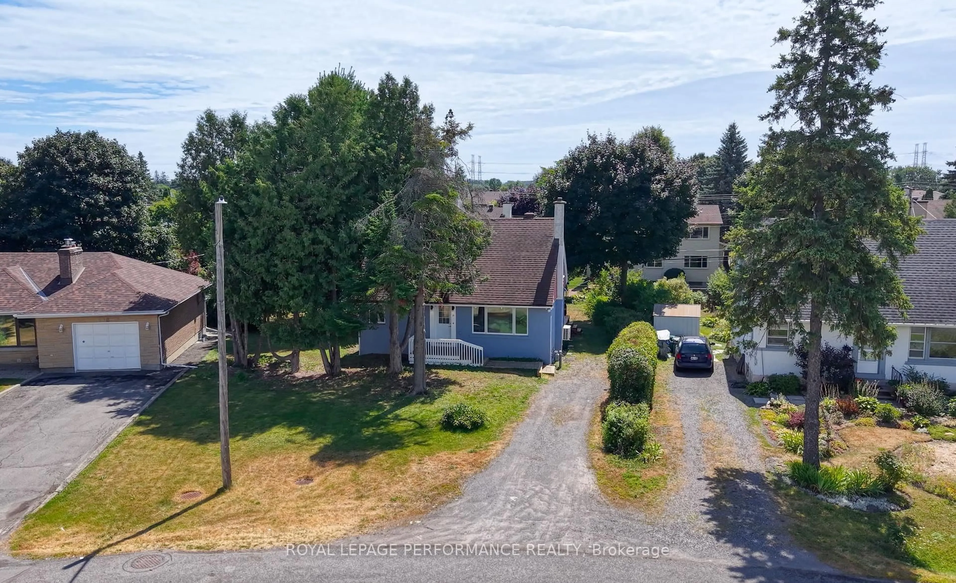 A pic from outside/outdoor area/front of a property/back of a property/a pic from drone, street for 10 Argue Dr, Ottawa Ontario K2E 6S1