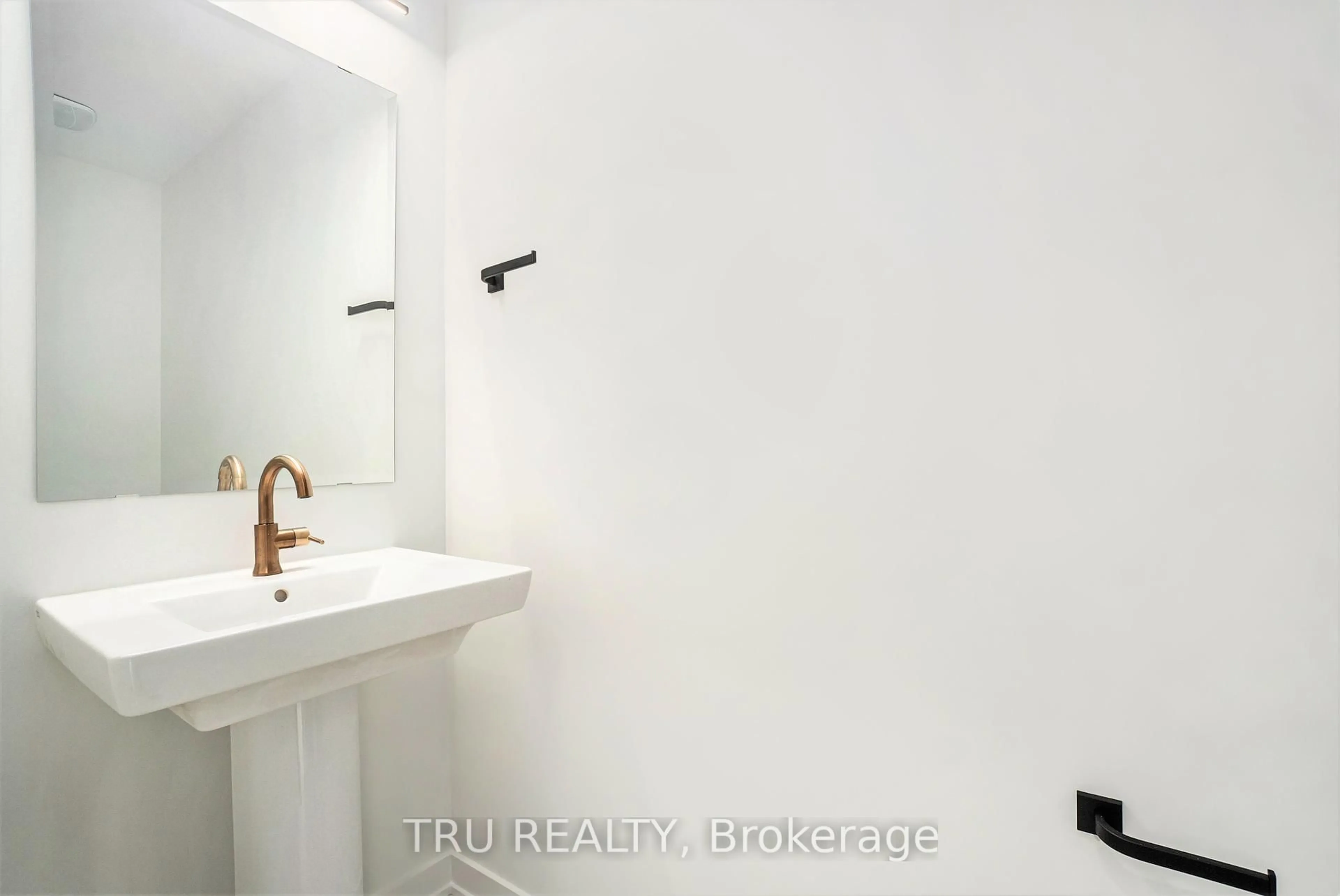Standard bathroom, ceramic/tile floor for 939 Cologne St, Russell Ontario K0A 1W0