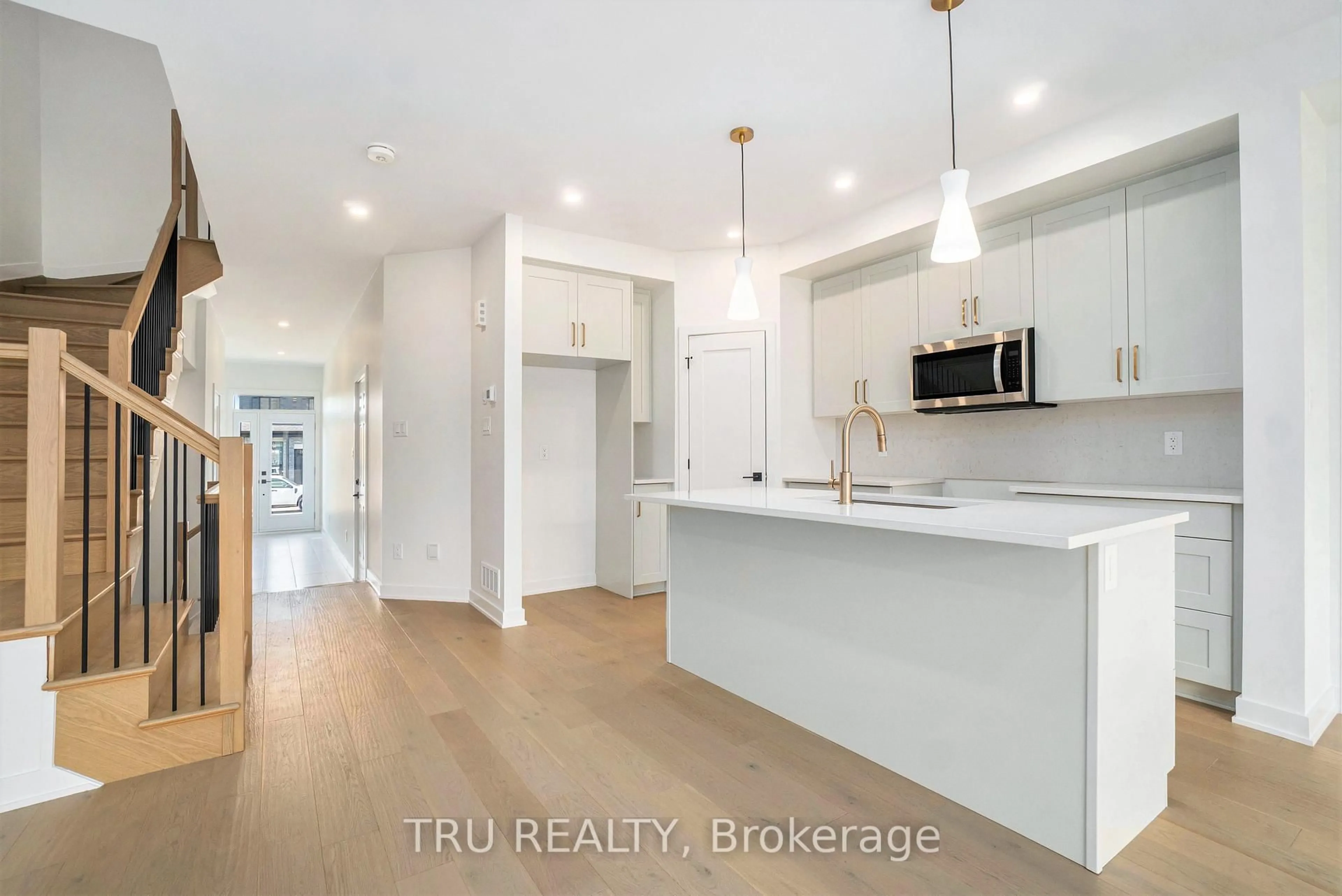 Open concept kitchen, unknown for 939 Cologne St, Russell Ontario K0A 1W0
