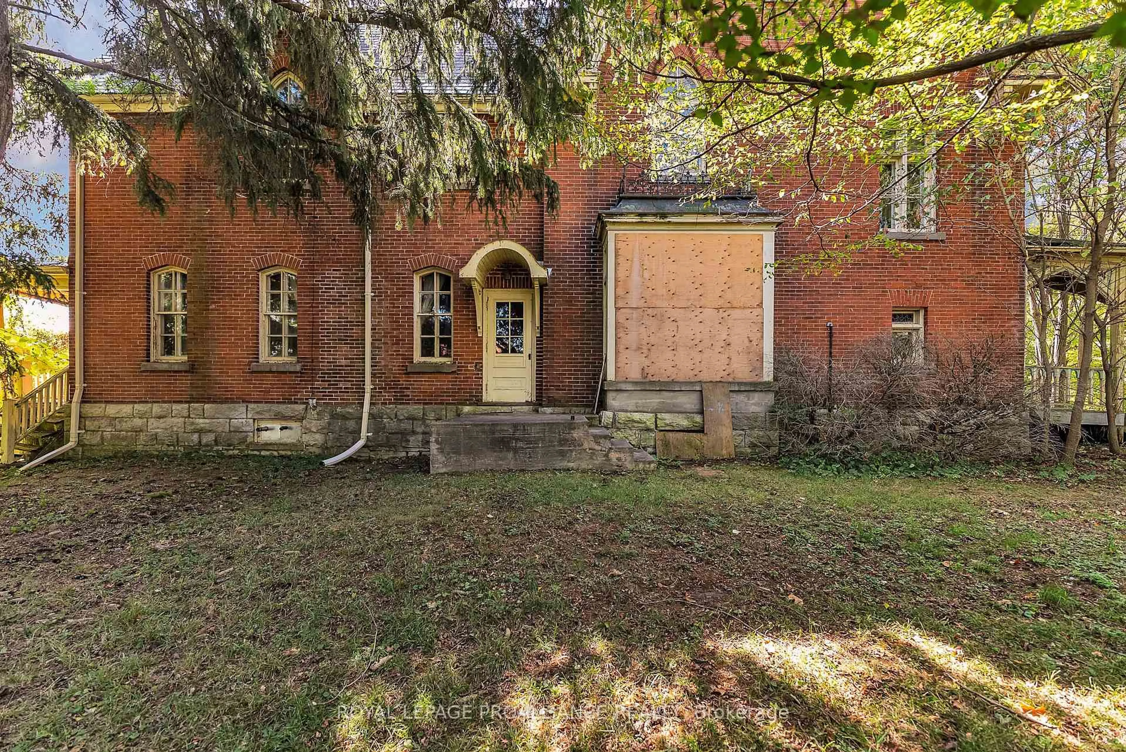 Home with brick exterior material, building for 187 Durham St, Madoc Ontario K0K 2K0
