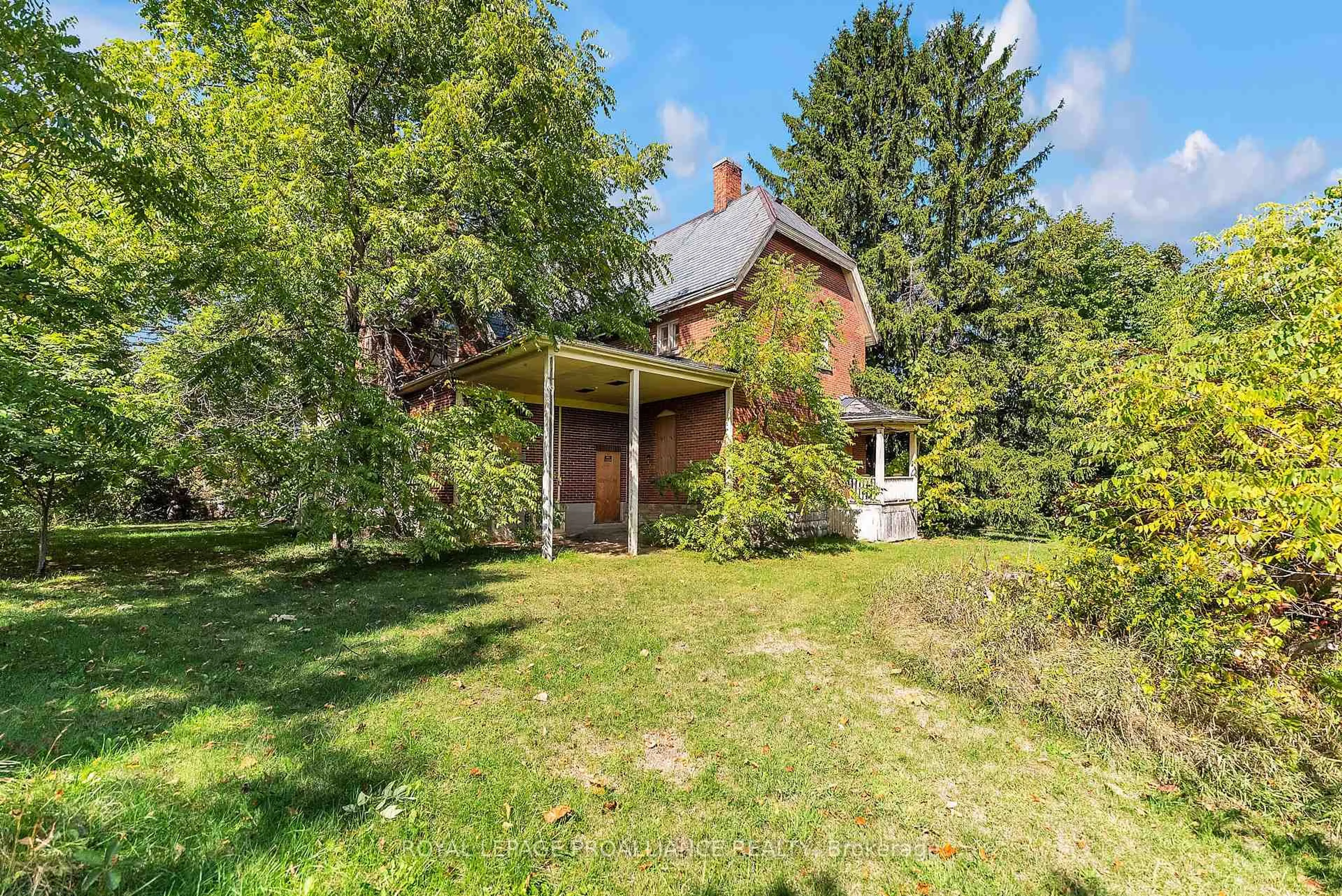 A pic from outside/outdoor area/front of a property/back of a property/a pic from drone, unknown for 187 Durham St, Madoc Ontario K0K 2K0