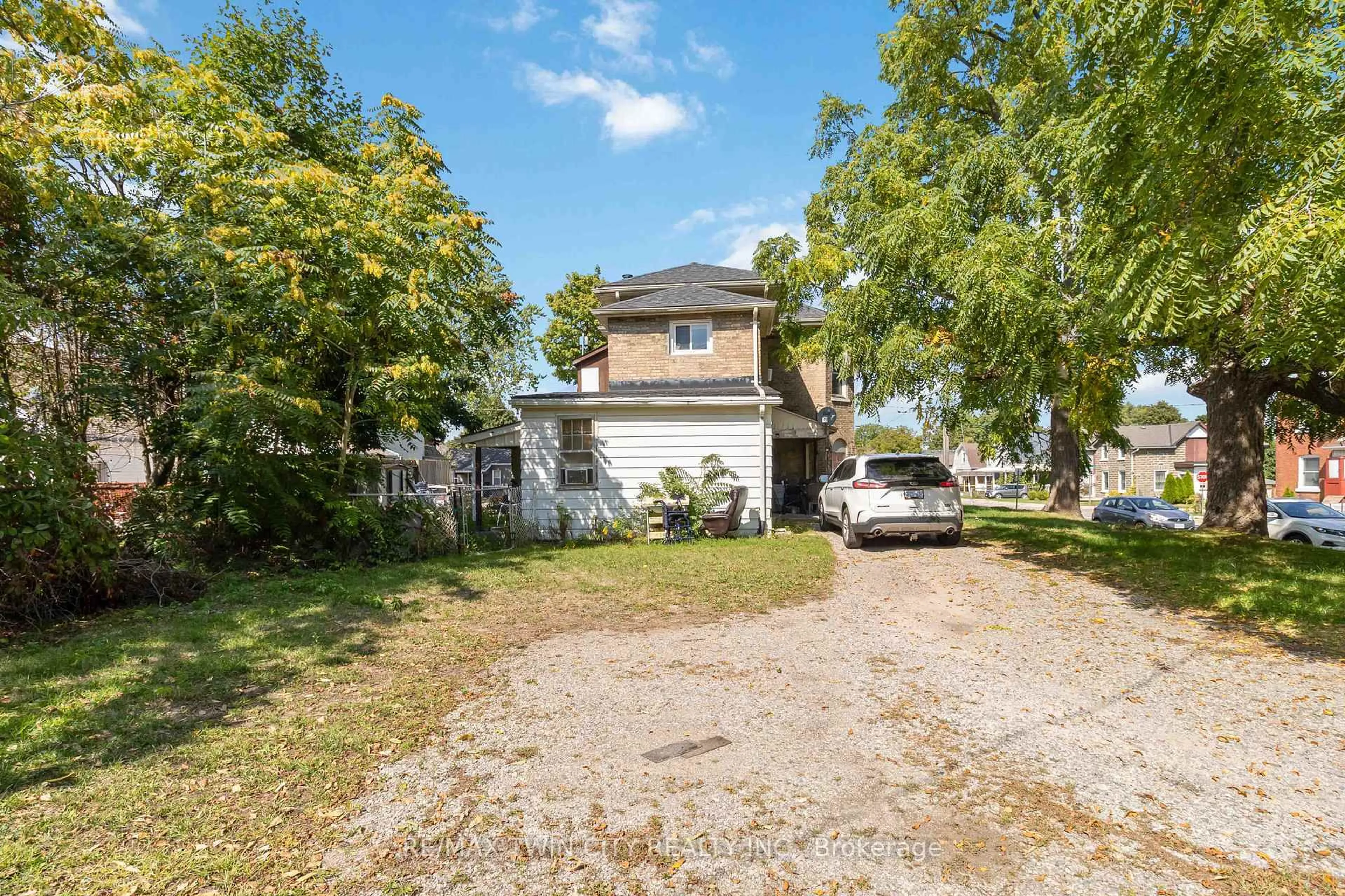 A pic from outside/outdoor area/front of a property/back of a property/a pic from drone, street for 22 Park Ave, Brant Ontario N3S 5H3