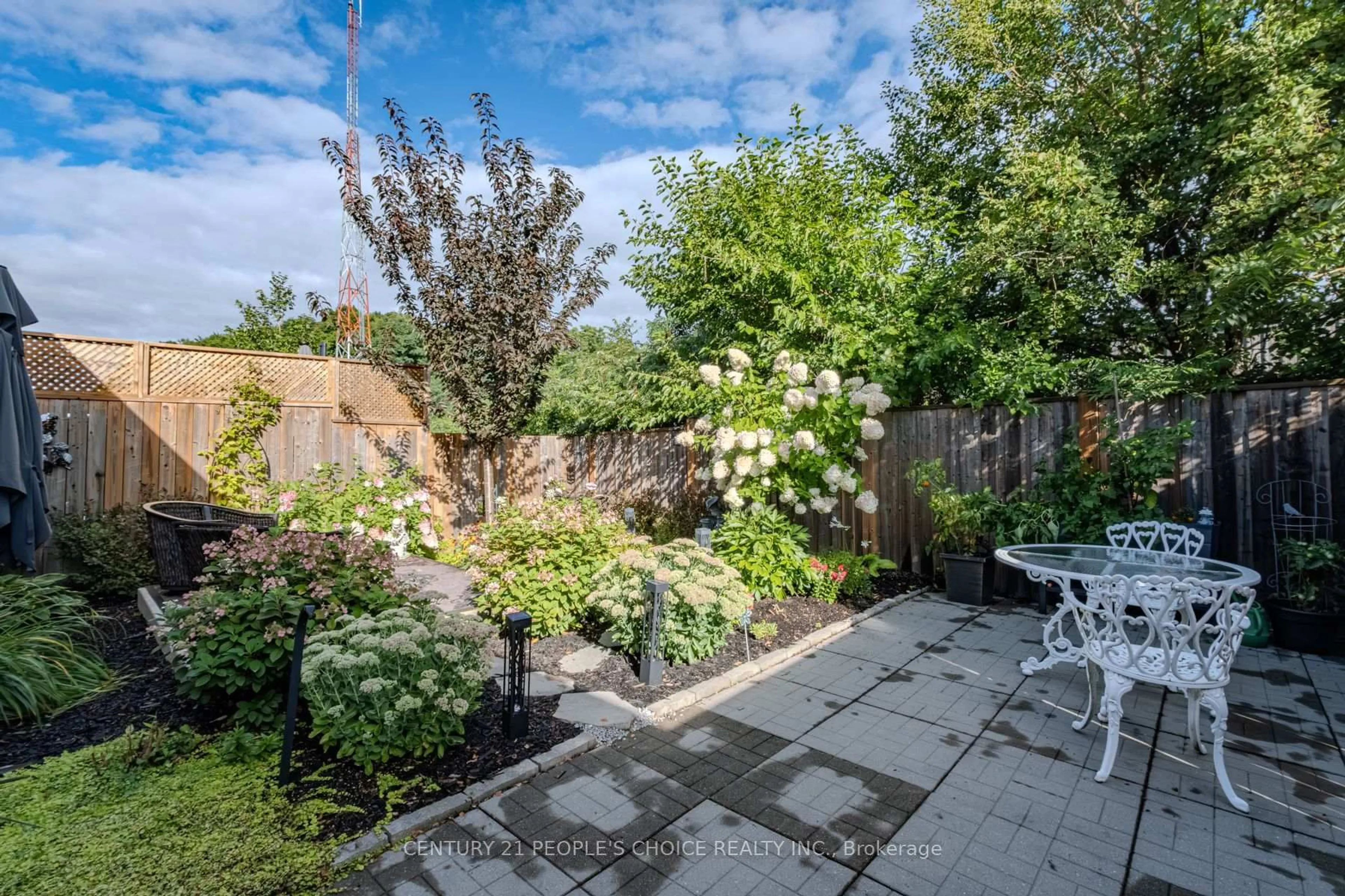 Patio, street for 12 Brookfield Lane, Norfolk Ontario N3Y 0E8