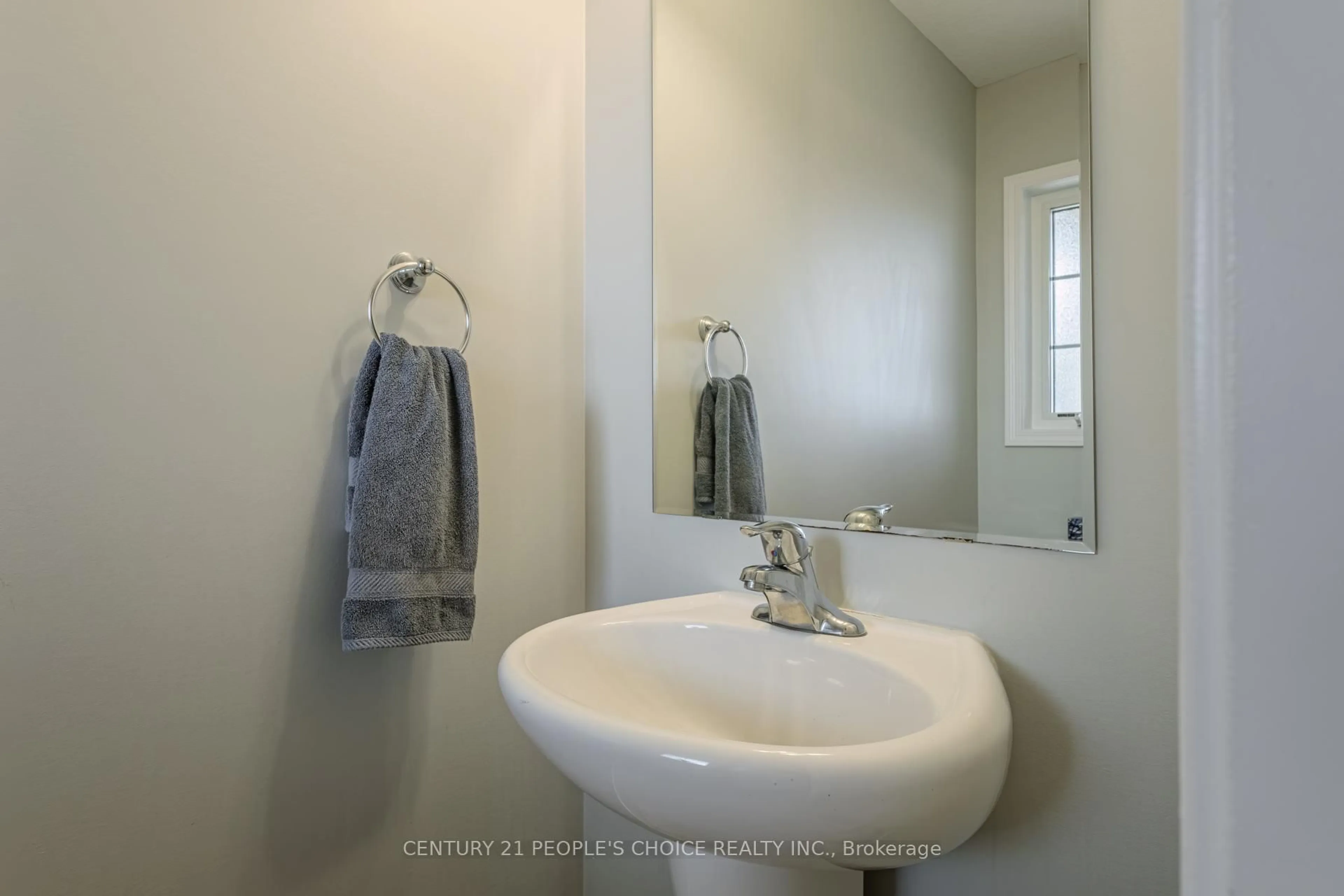 Standard bathroom, ceramic/tile floor for 37 Trillium Way, Norfolk Ontario N3Y 4K2