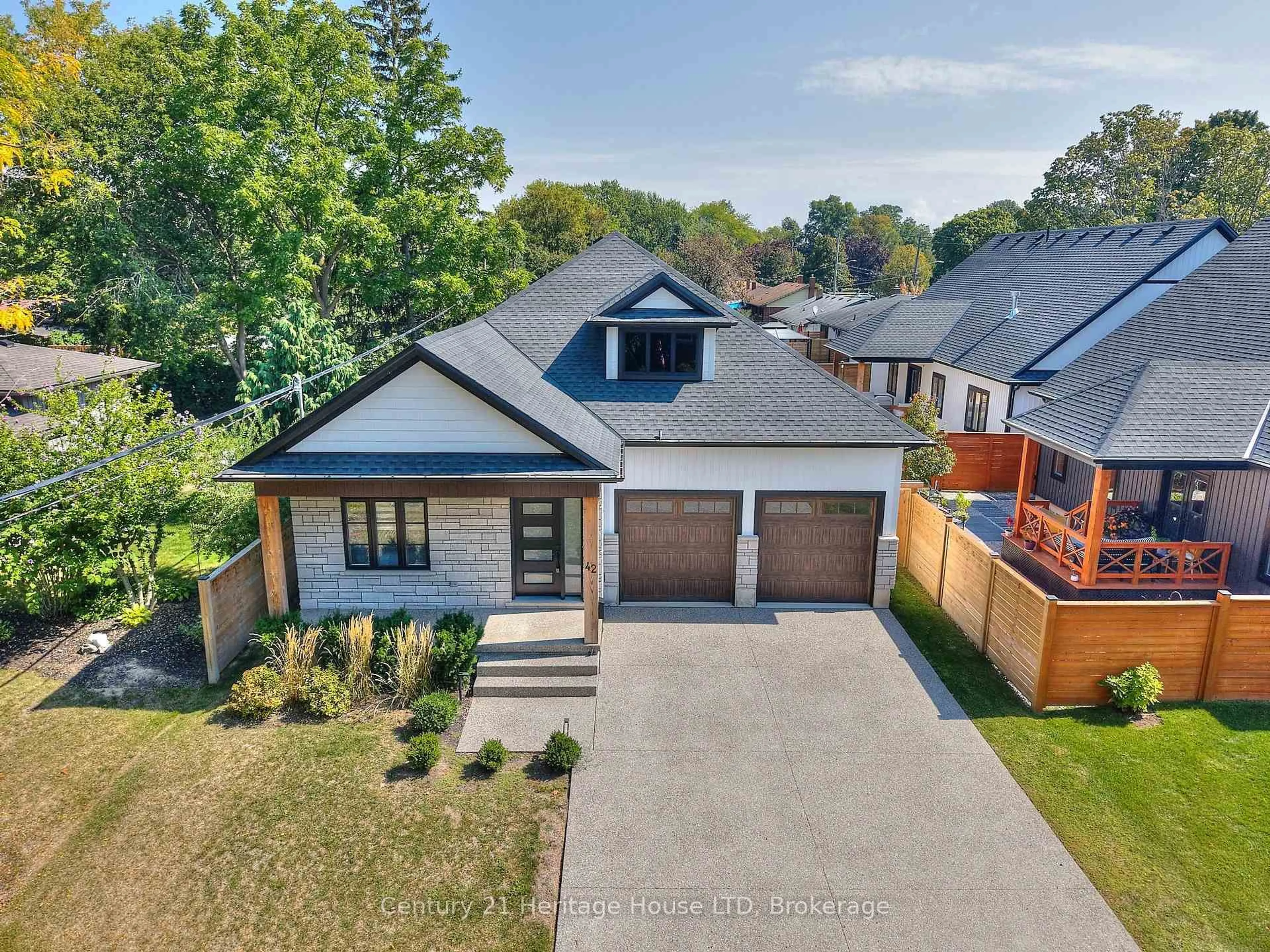 A pic from outside/outdoor area/front of a property/back of a property/a pic from drone, street for 42 Aquadale Dr, St. Catharines Ontario L2N 2P8