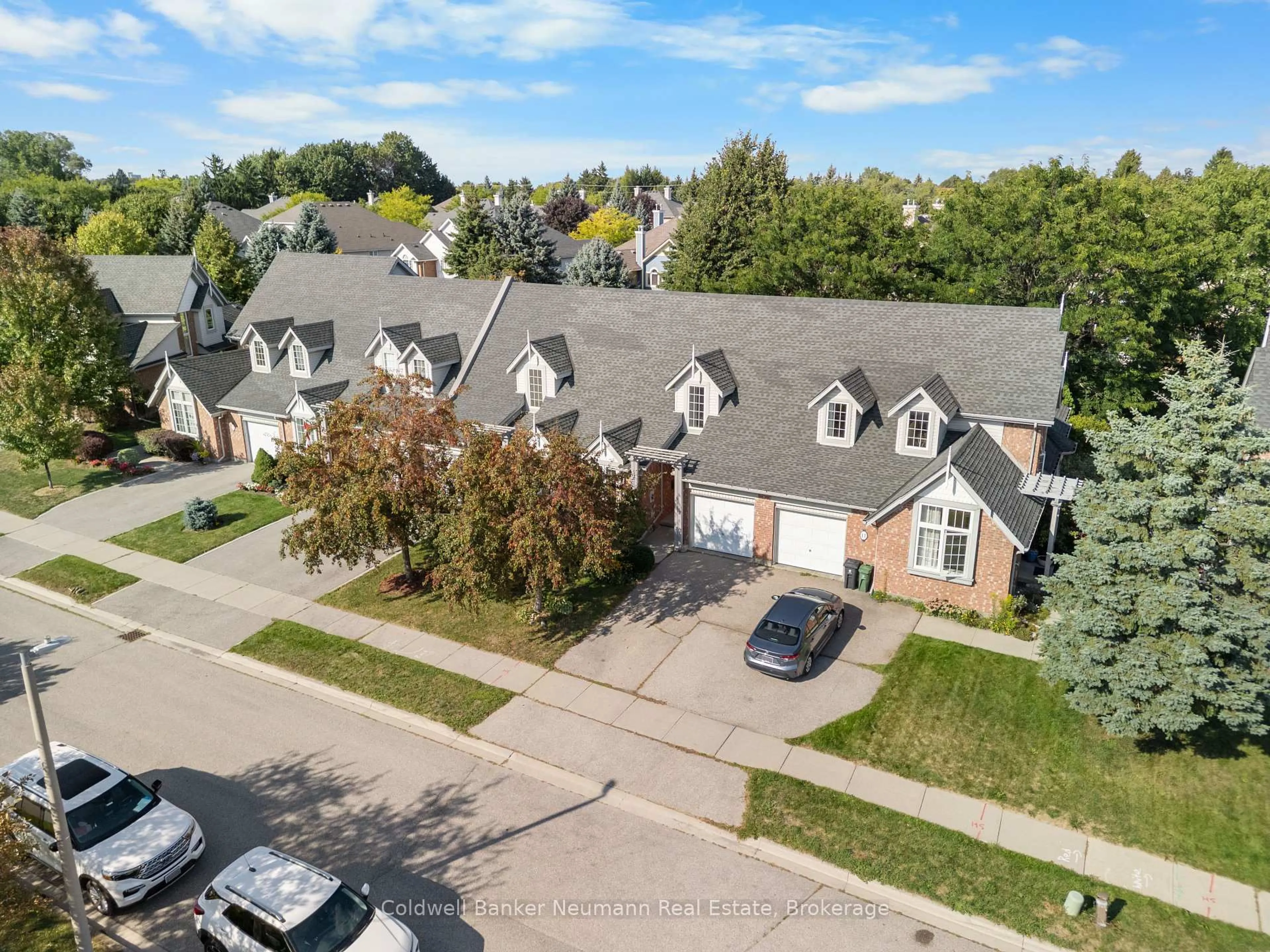 A pic from outside/outdoor area/front of a property/back of a property/a pic from drone, street for 15 Westwind Circ, Guelph Ontario N1G 4Z4