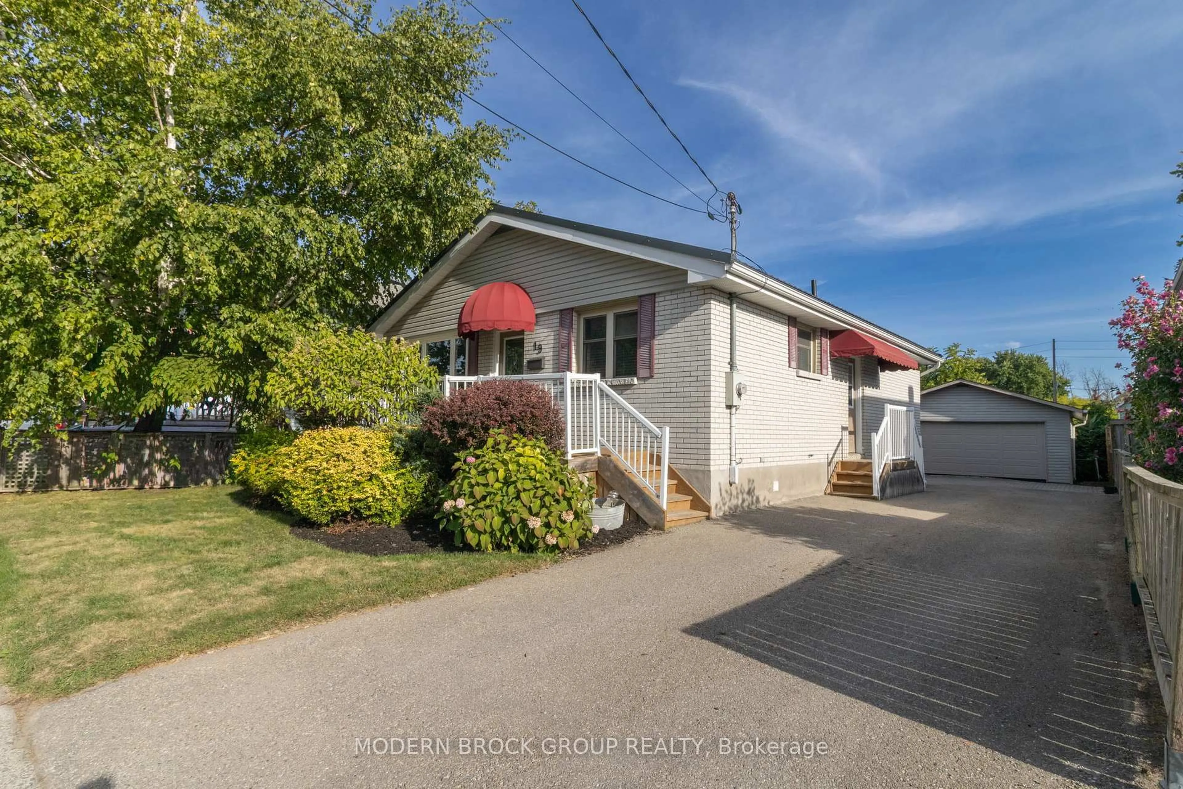 A pic from outside/outdoor area/front of a property/back of a property/a pic from drone, street for 19 Amy St, Brockville Ontario K6V 1V9
