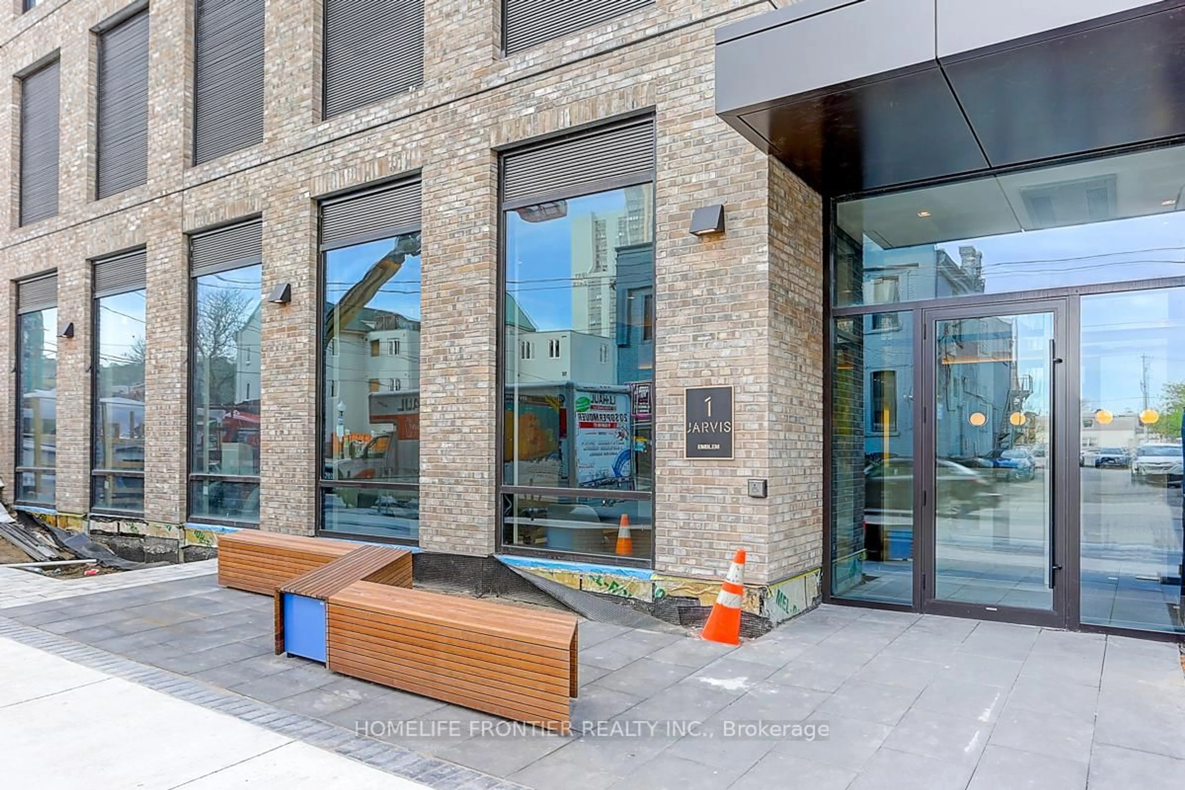 Indoor foyer for 1 Jarvis St #532, Hamilton Ontario L8R 3J2