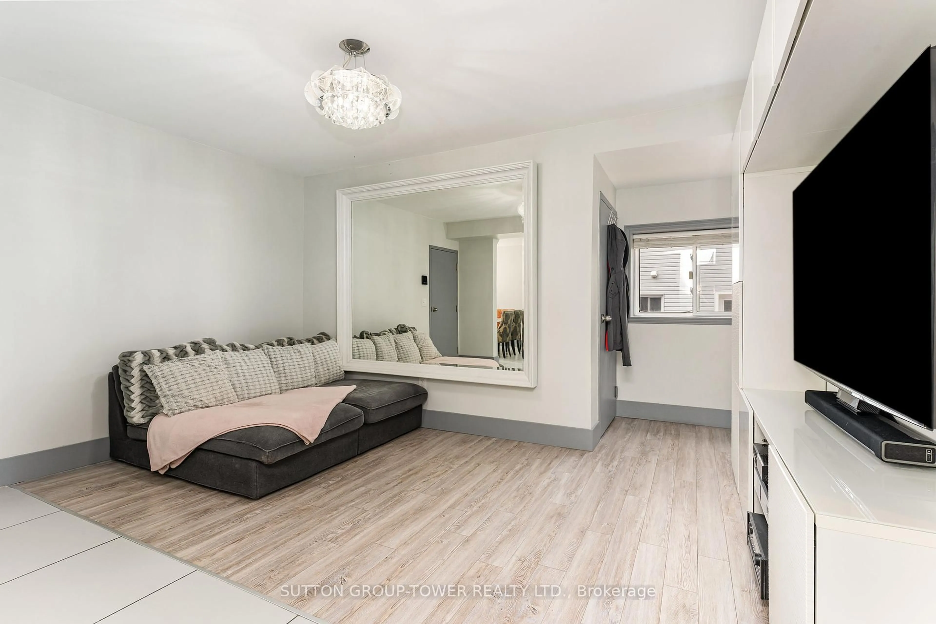 Unknown for 25 Douglas Ave, Hamilton Ontario L8L 5P7