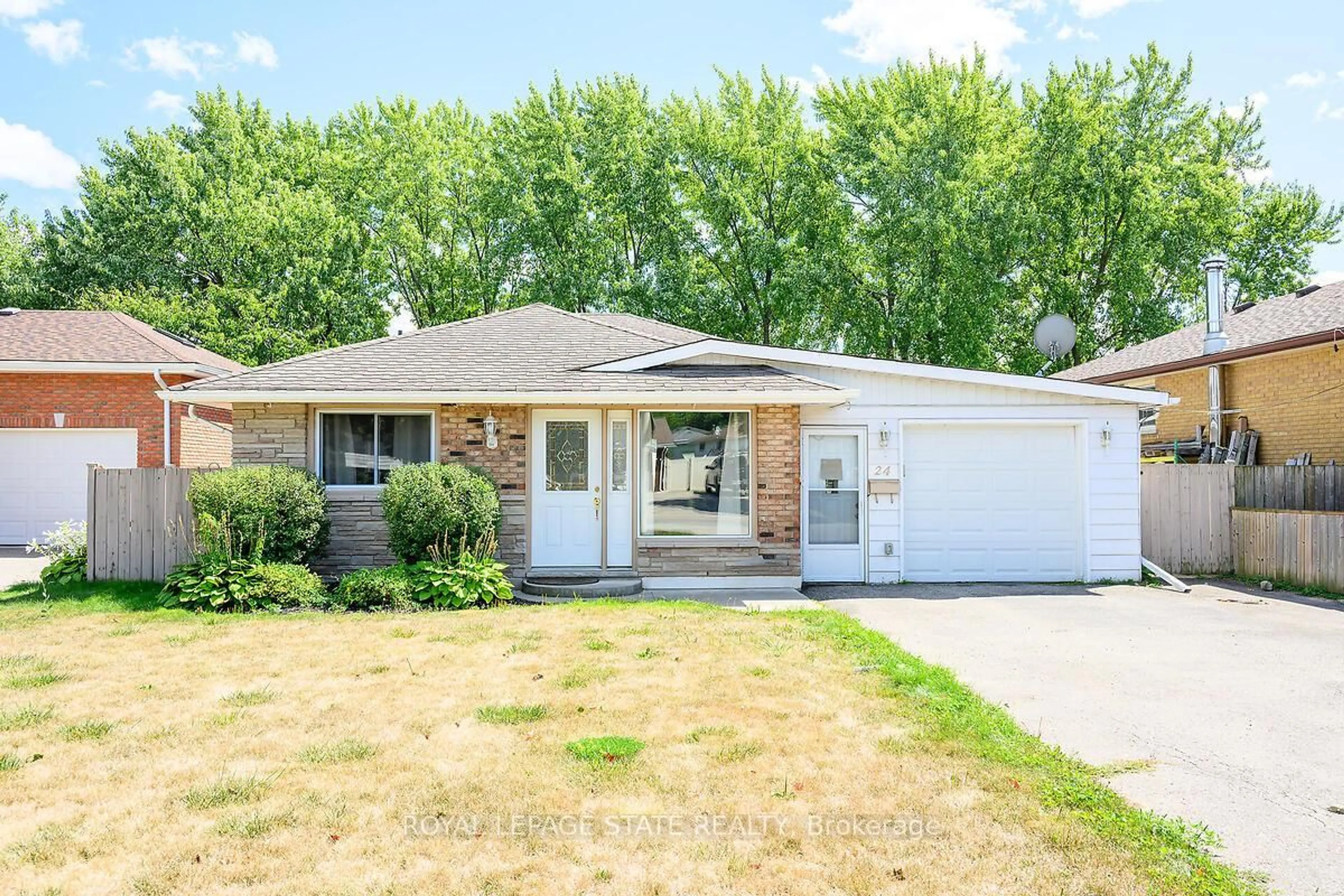 Home with vinyl exterior material, street for 24 Oxford St, Brantford Ontario N3R 5C6