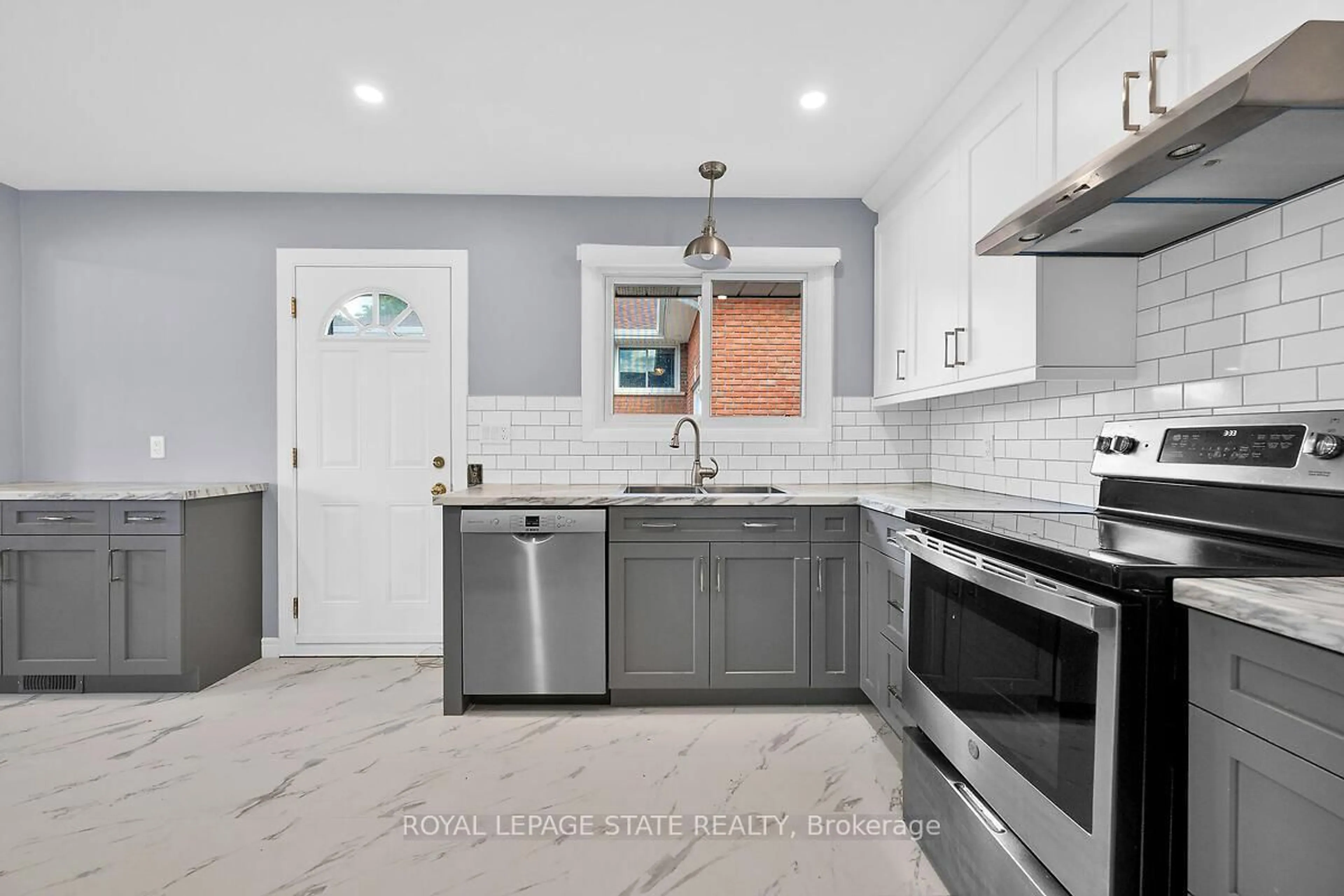 Open concept kitchen, ceramic/tile floor for 24 Oxford St, Brantford Ontario N3R 5C6