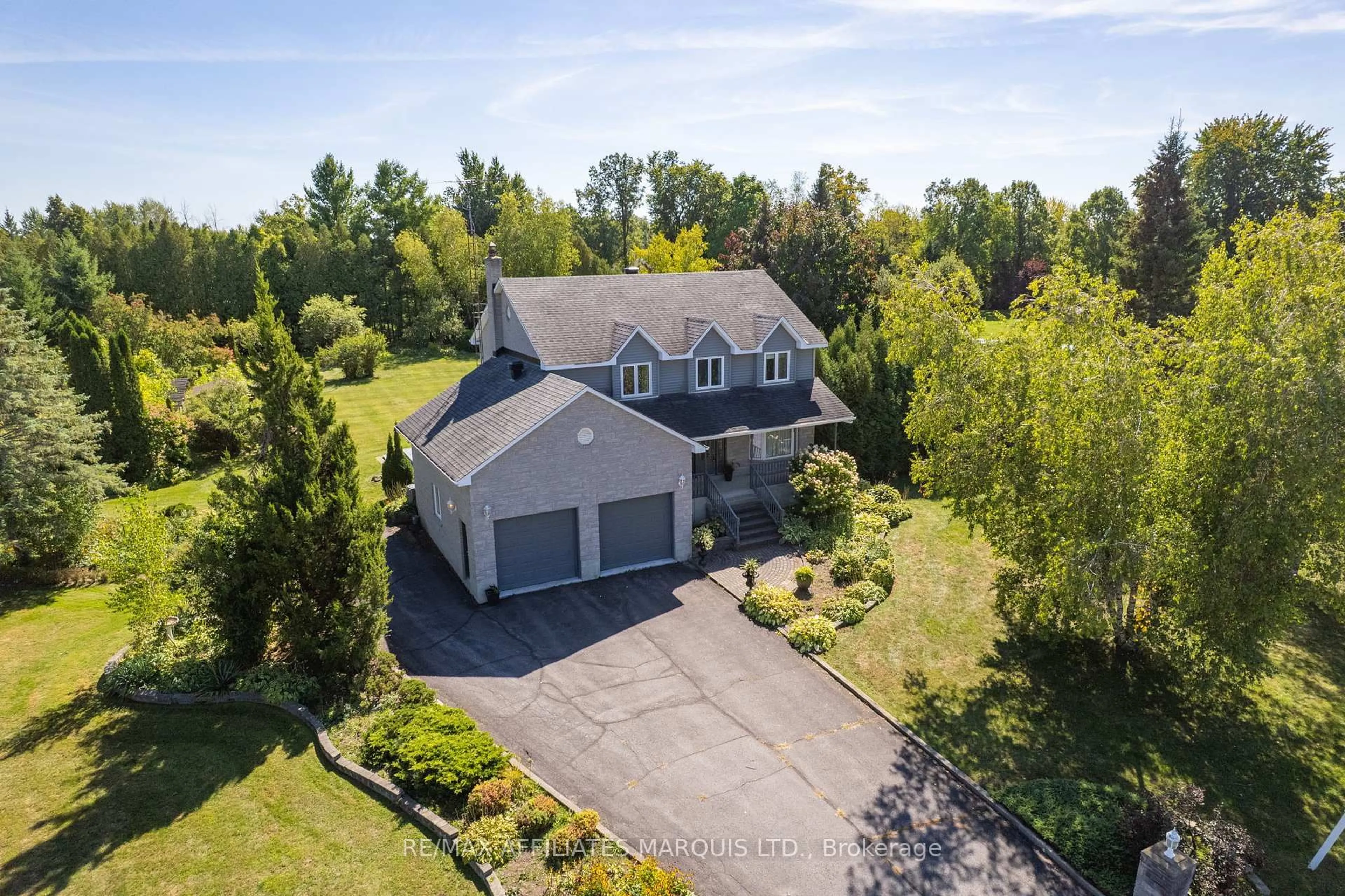 A pic from outside/outdoor area/front of a property/back of a property/a pic from drone, unknown for 5479 Poplar Ave, South Stormont Ontario K0C 1P0