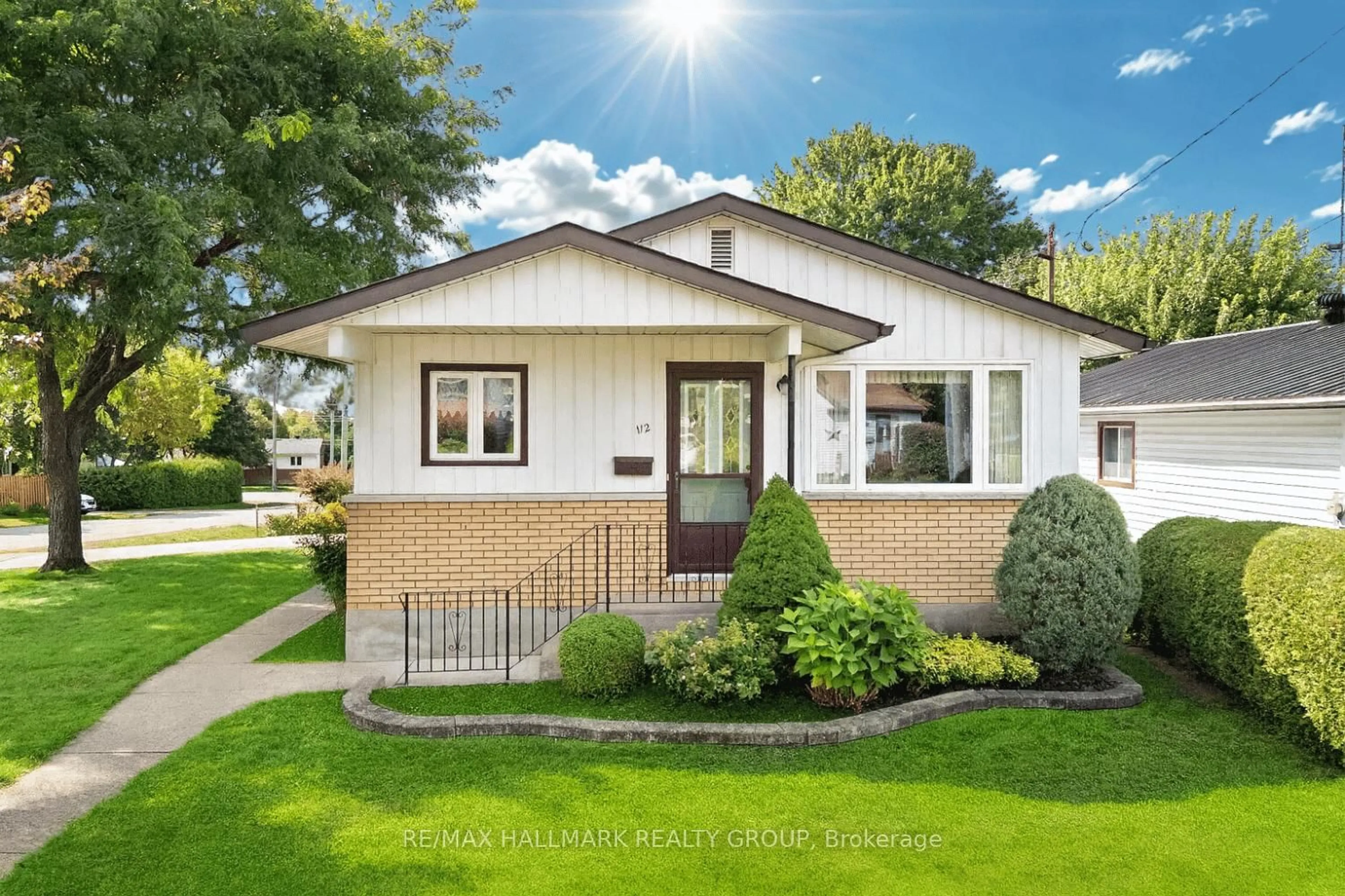 Home with vinyl exterior material, street for 112 Ellis Ave, Pembroke Ontario K8A 2H8