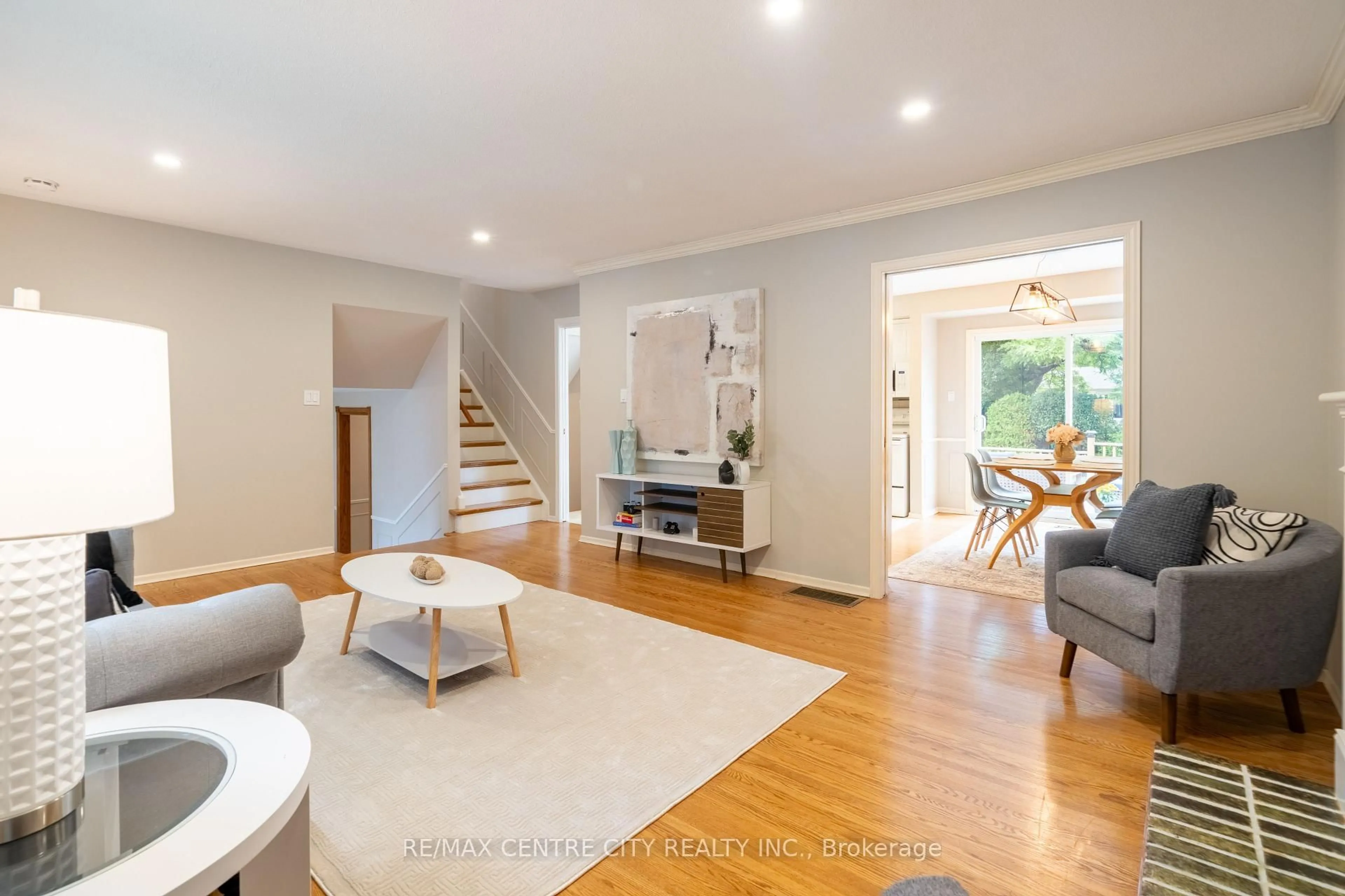 Living room with furniture, unknown for 1431 STONEYBROOK Cres, London North Ontario N5X 1C3